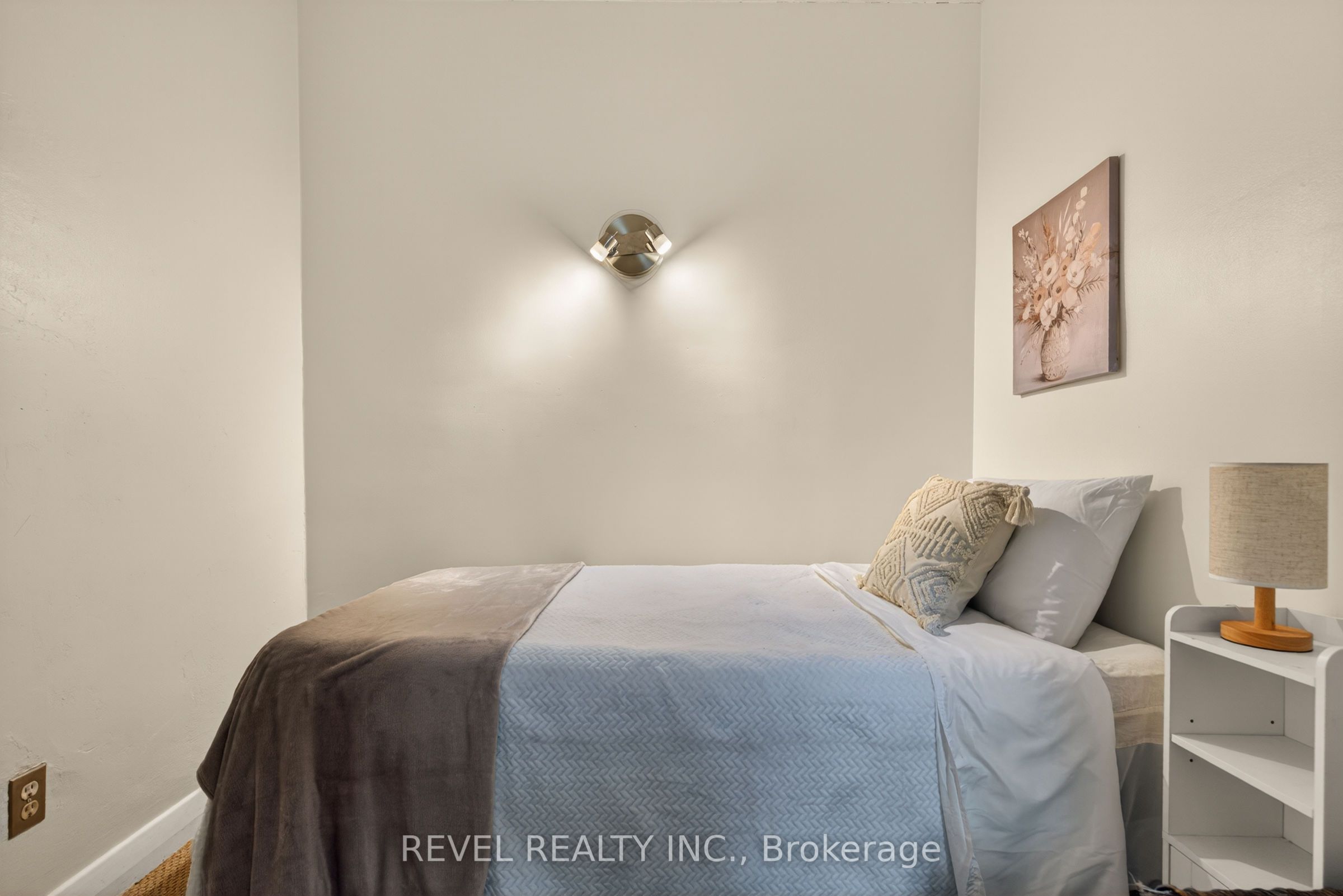 153 Ferrie Street E Property Photo 28