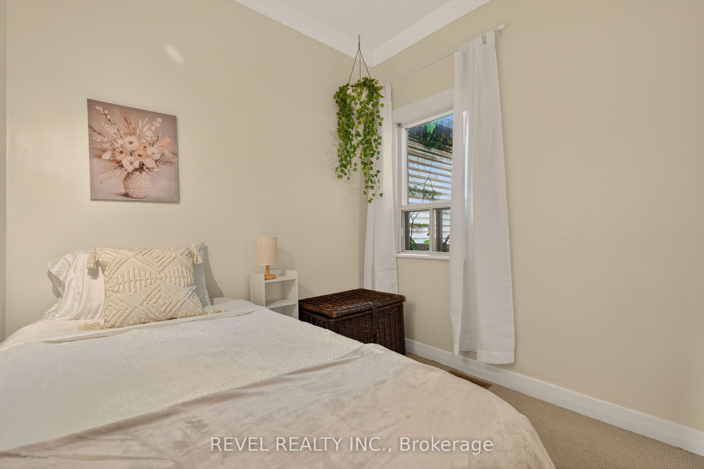 153 Ferrie Street E Property Photo 29