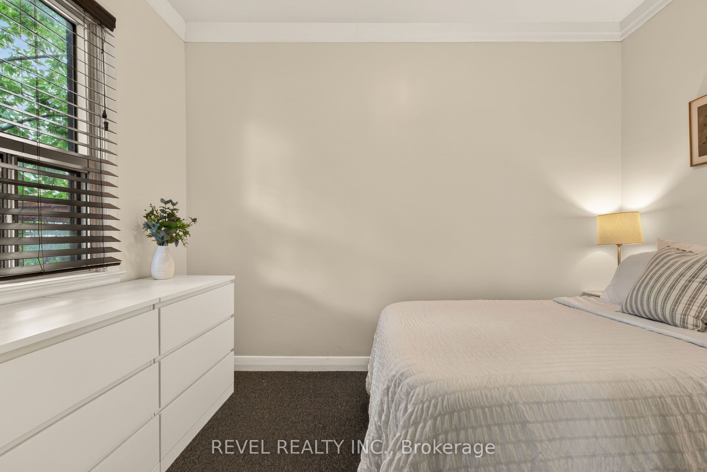 153 Ferrie Street E Property Photo 30