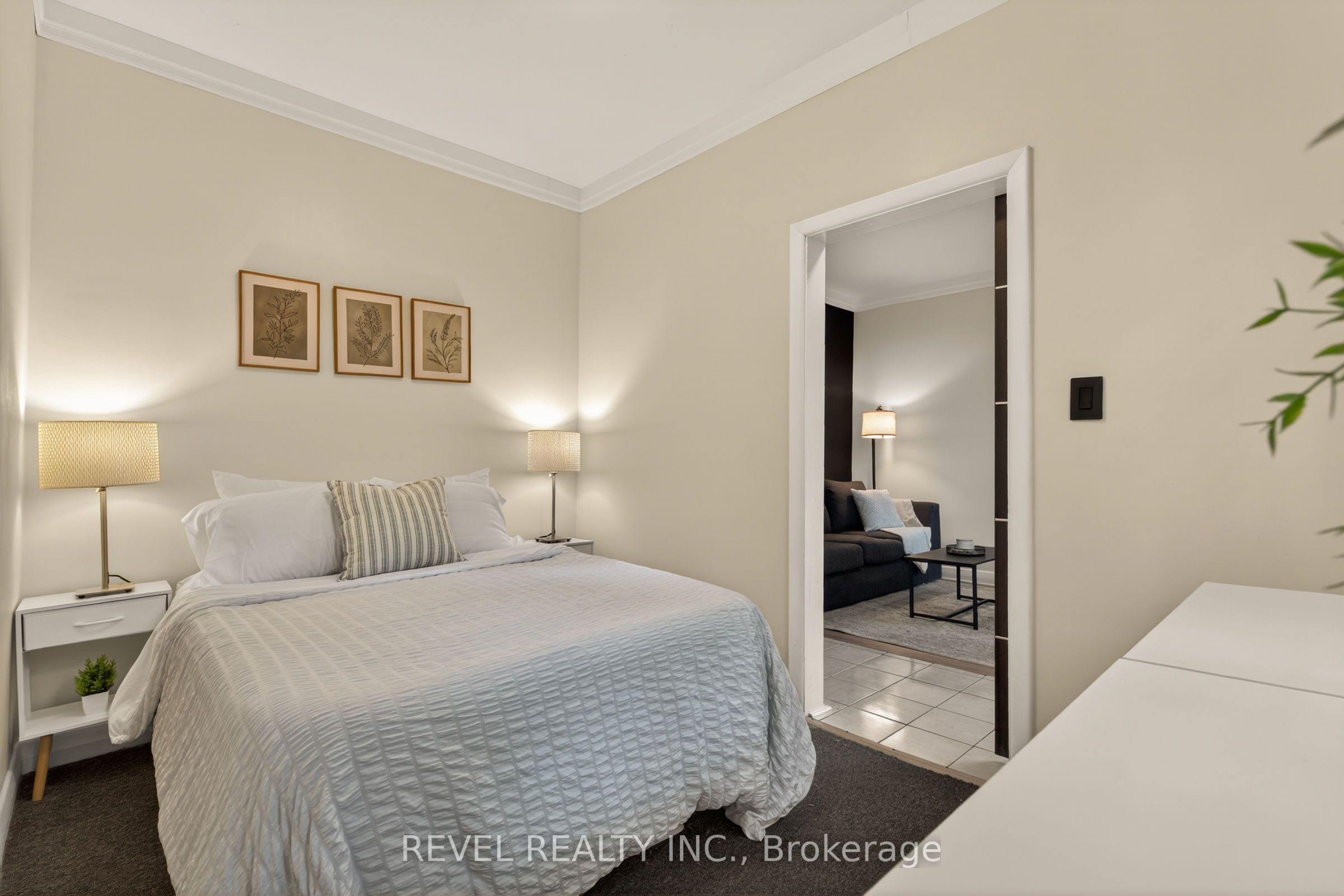 153 Ferrie Street E Property Photo 33