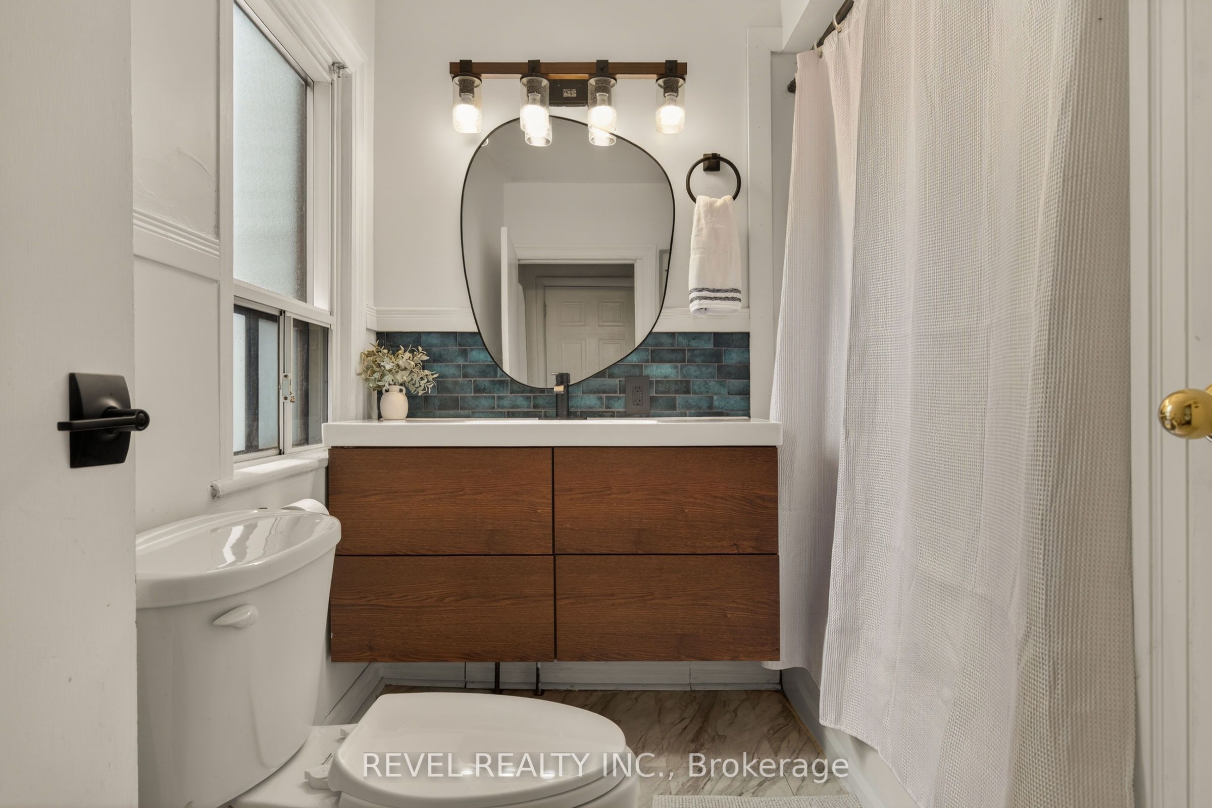 153 Ferrie Street E Property Photo 35