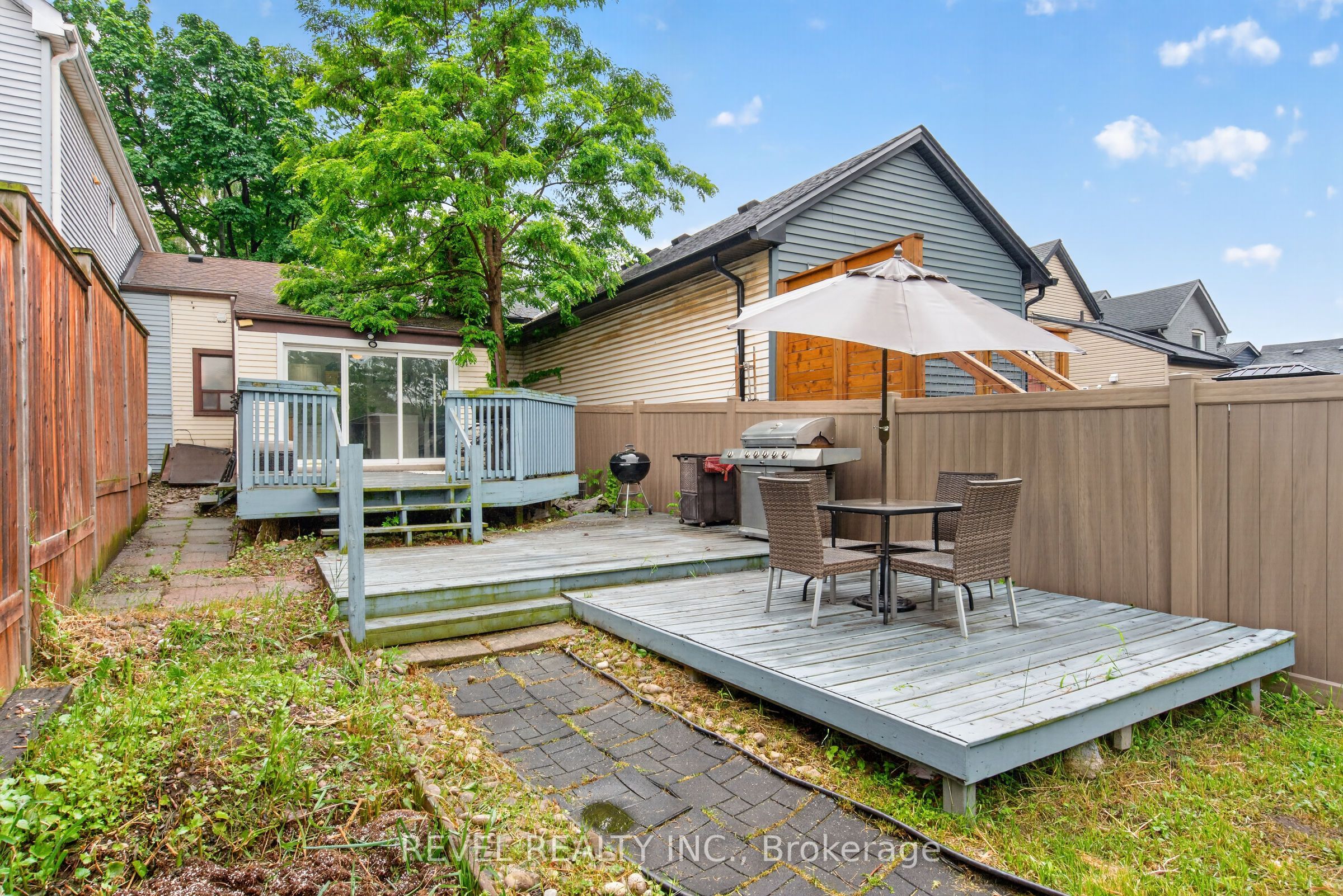 153 Ferrie Street E Property Photo 46