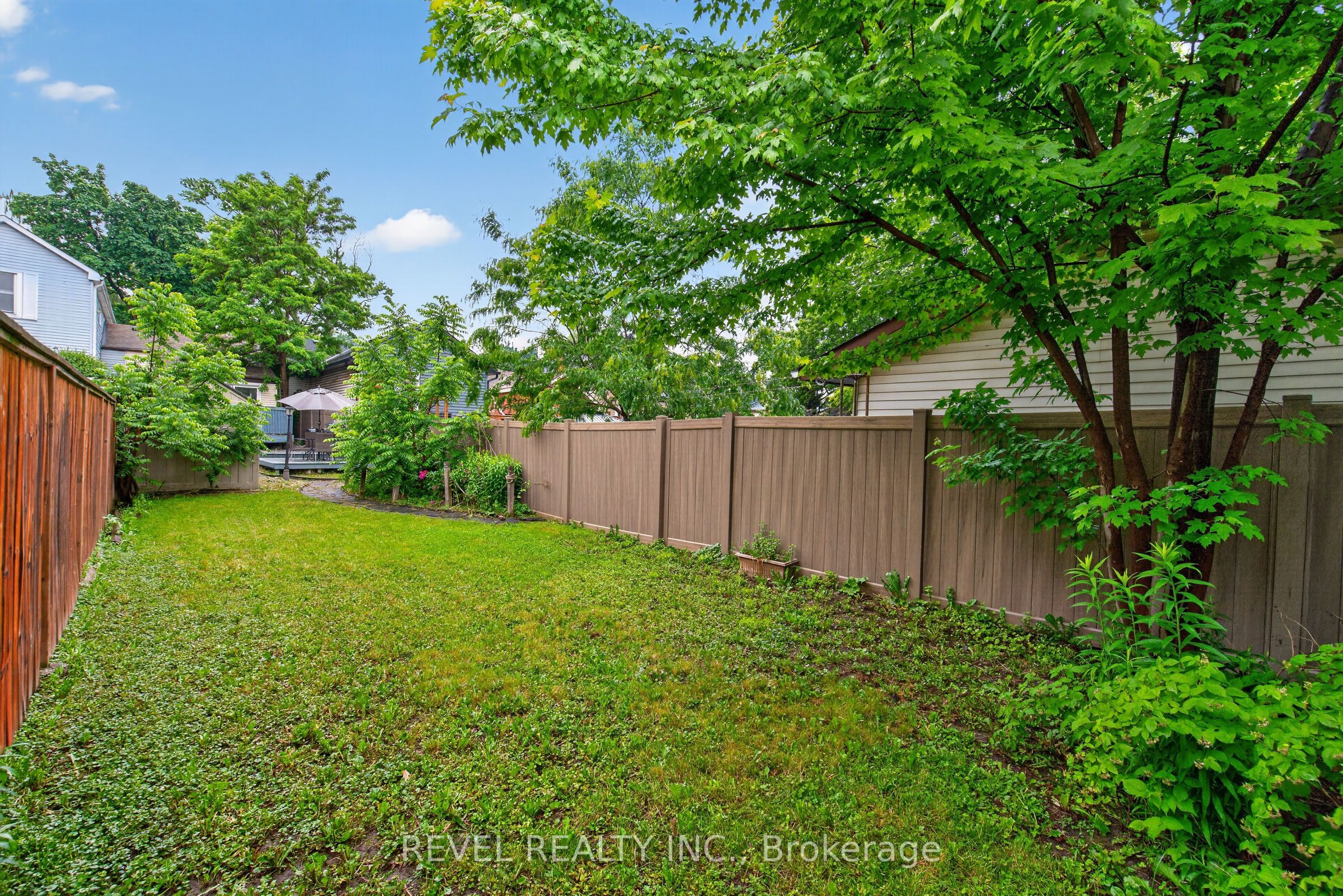 153 Ferrie Street E Property Photo 49