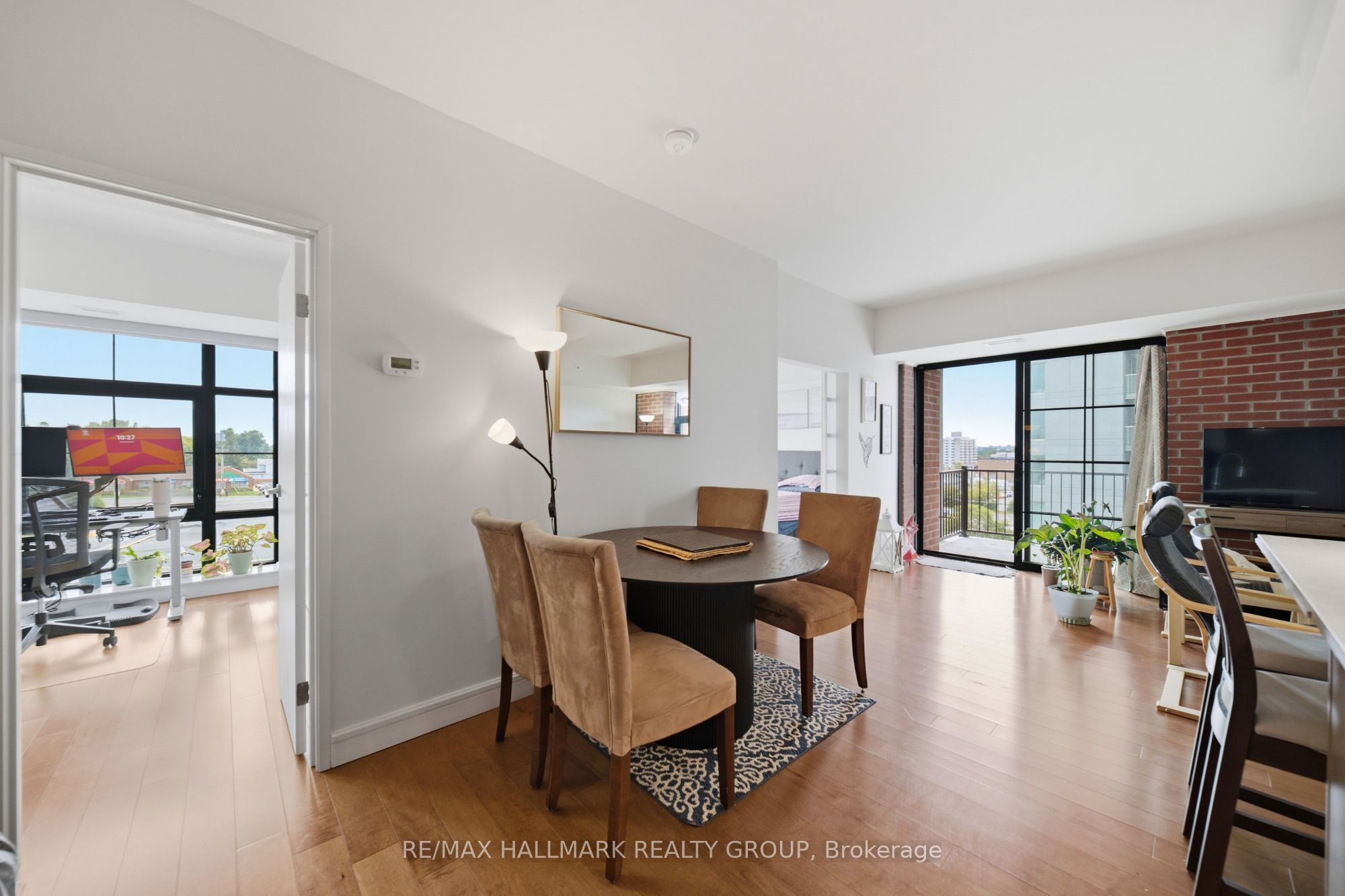 555 Anand Private 610 Property Photo 5