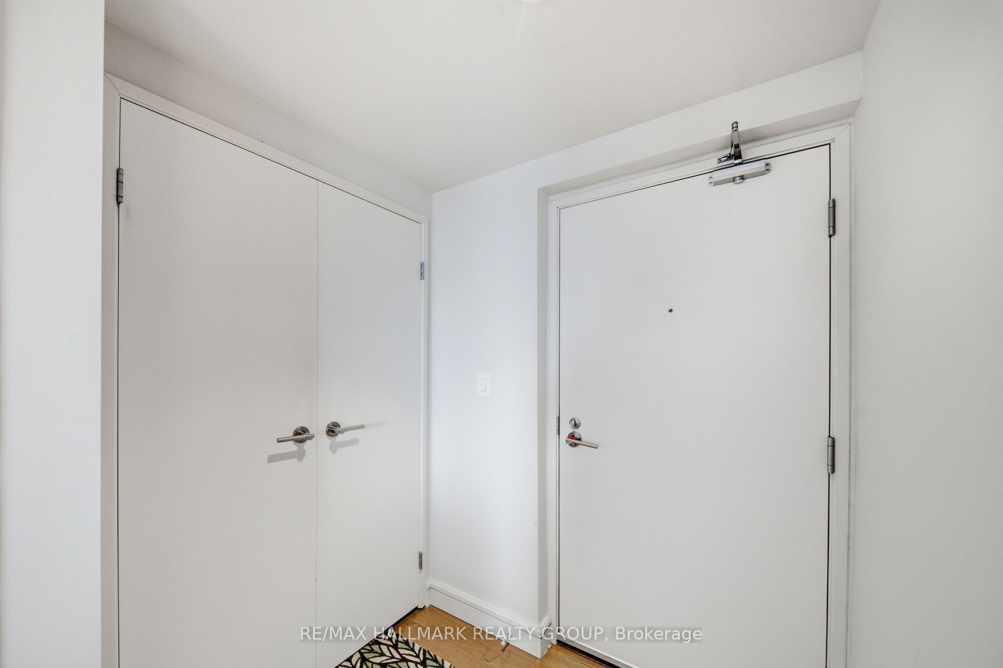555 Anand Private 610 Property Photo 15