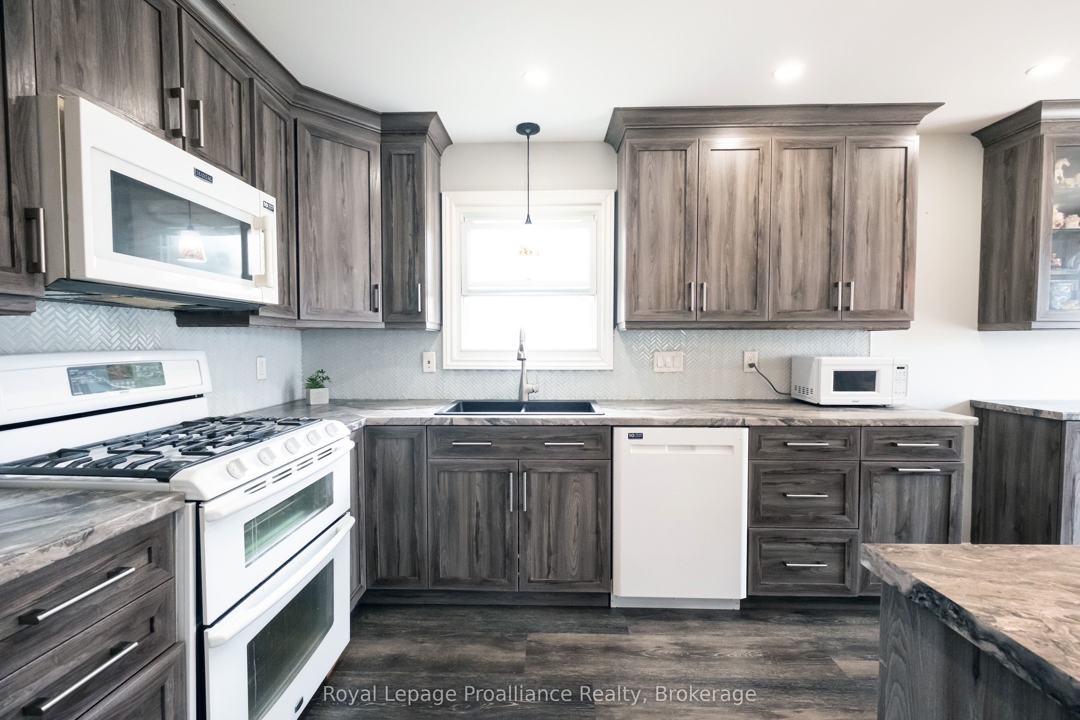 115 Nicholas Street Property Photo 6