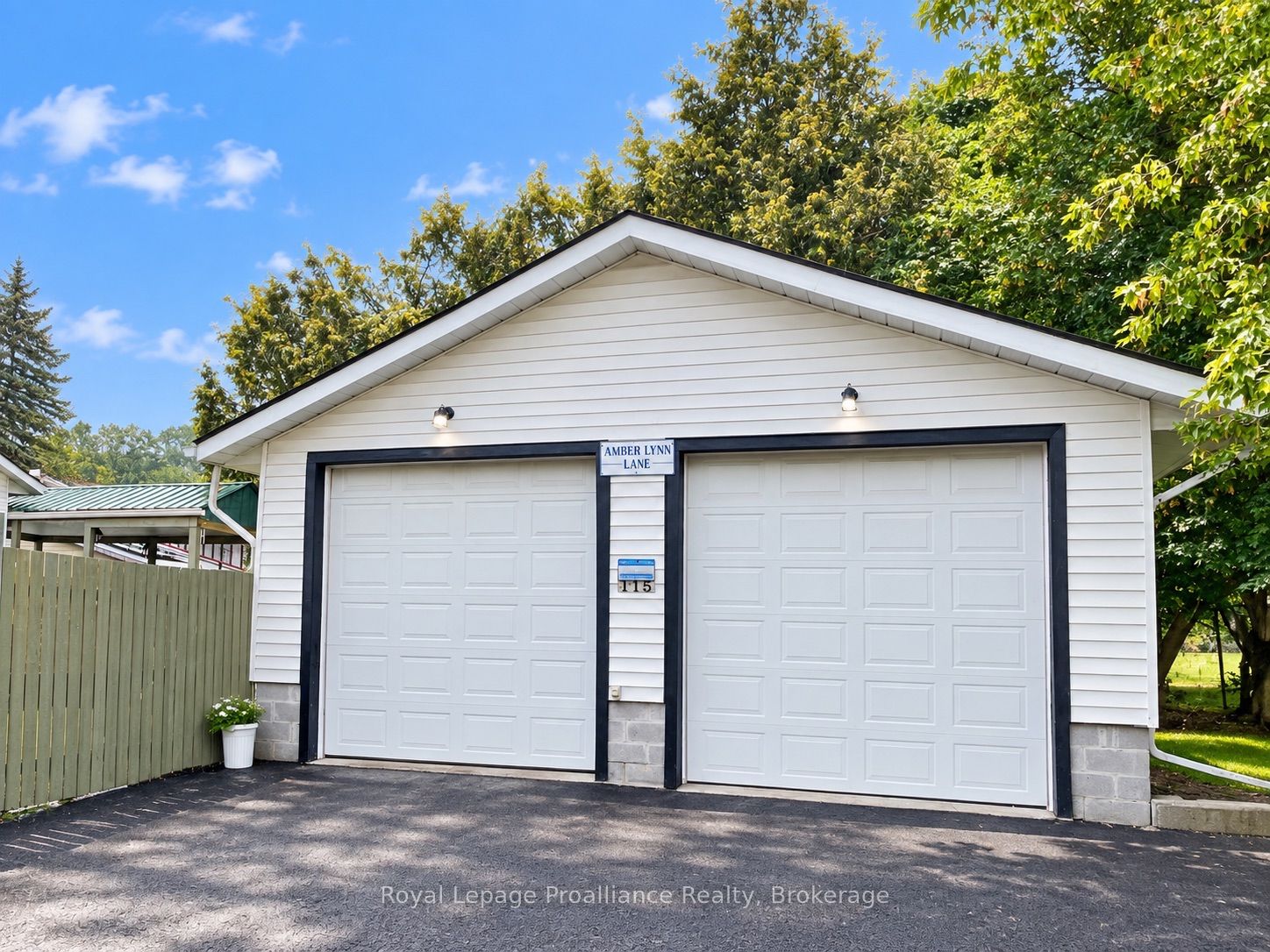 115 Nicholas Street Property Photo 6