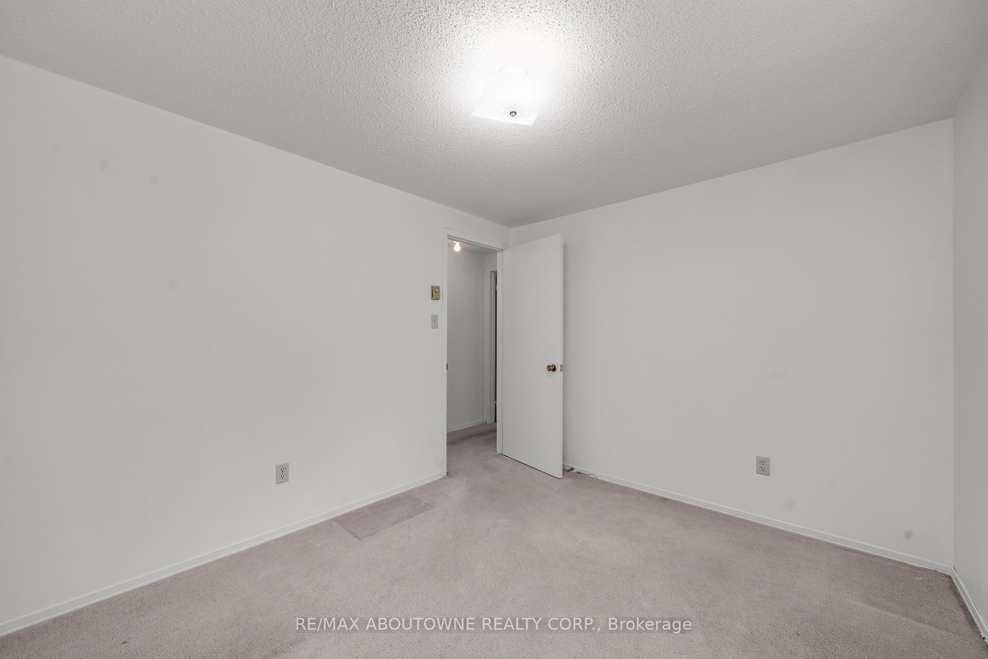 678 S Edinburgh Road S Property Photo 18