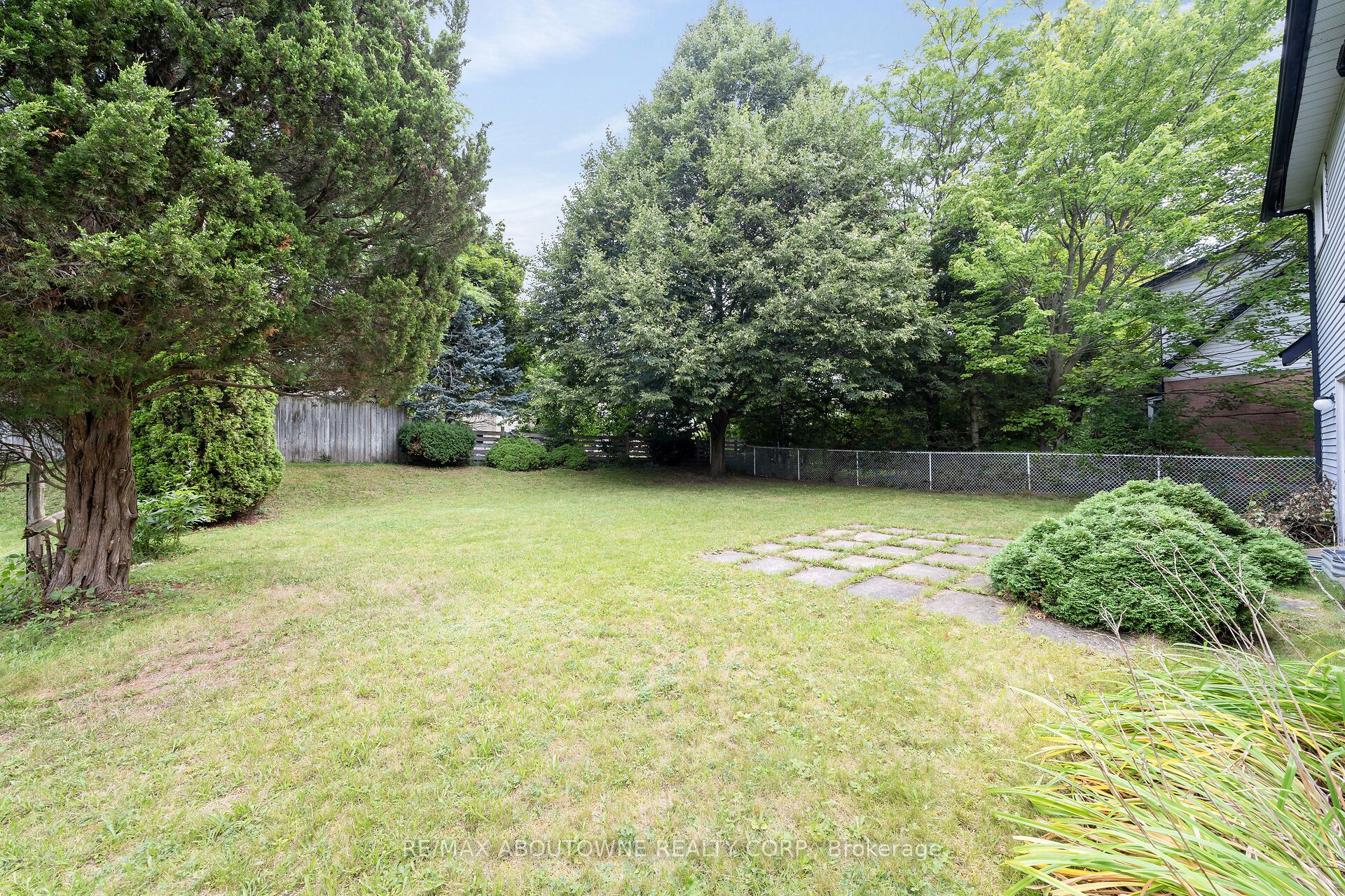 678 S Edinburgh Road S Property Photo 24