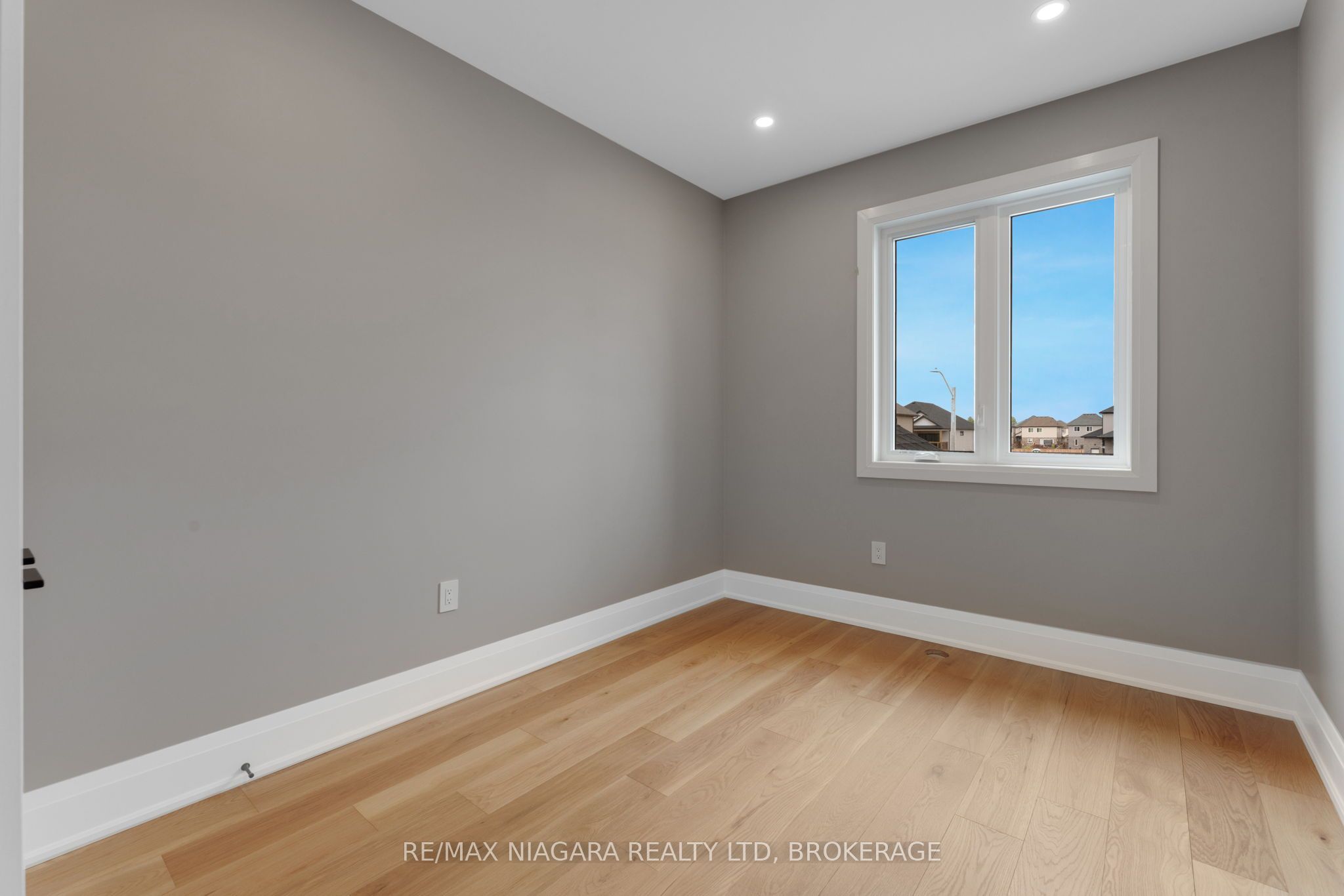 6200 Curlin Crescent Property Photo 23