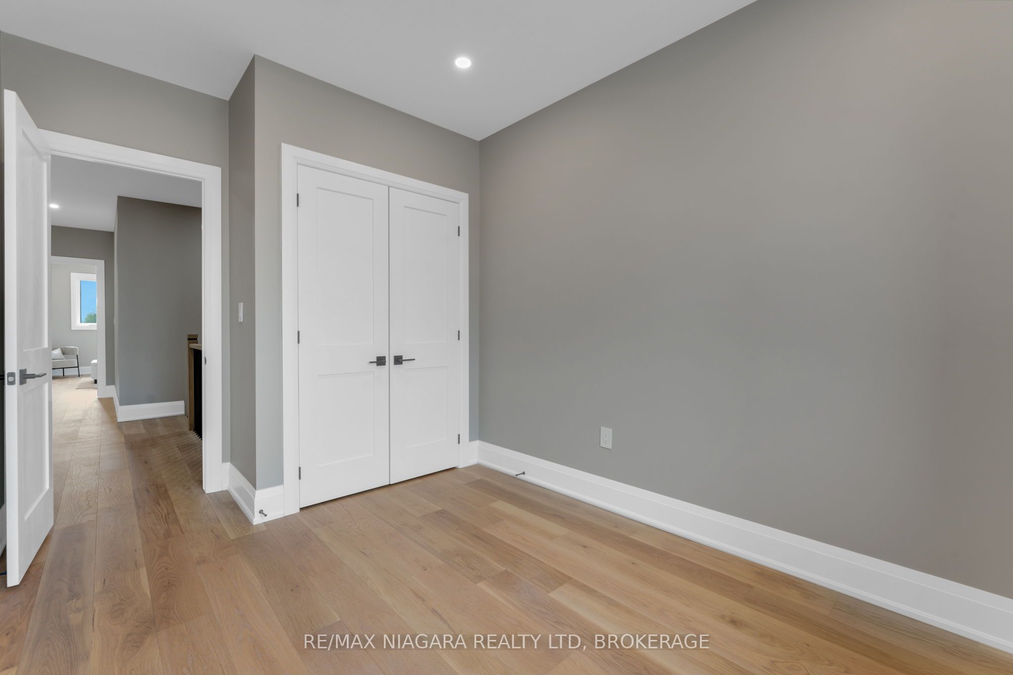 6200 Curlin Crescent Property Photo 24