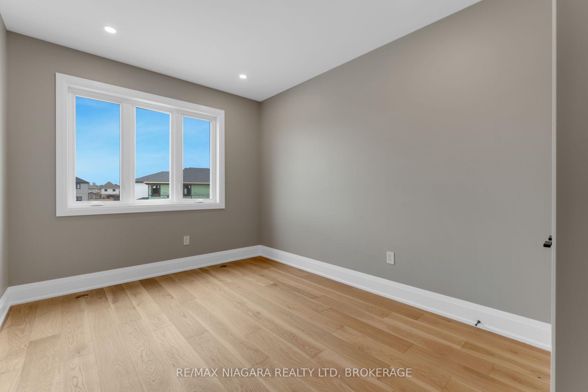 6200 Curlin Crescent Property Photo 25