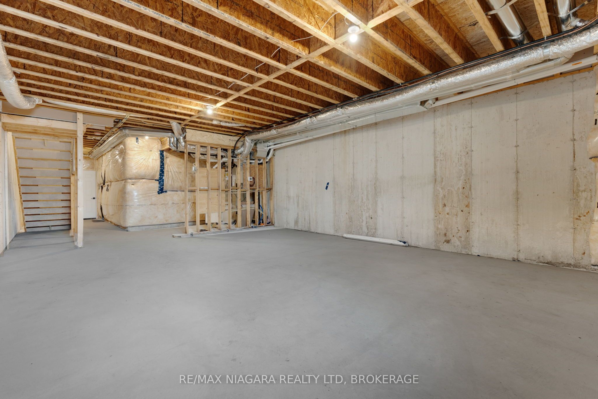 6200 Curlin Crescent Property Photo 29