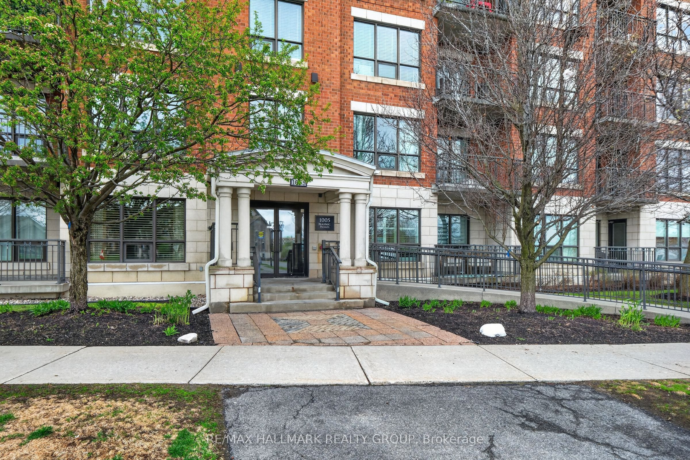 1005 Beauparc Private 301 Property Photo 4