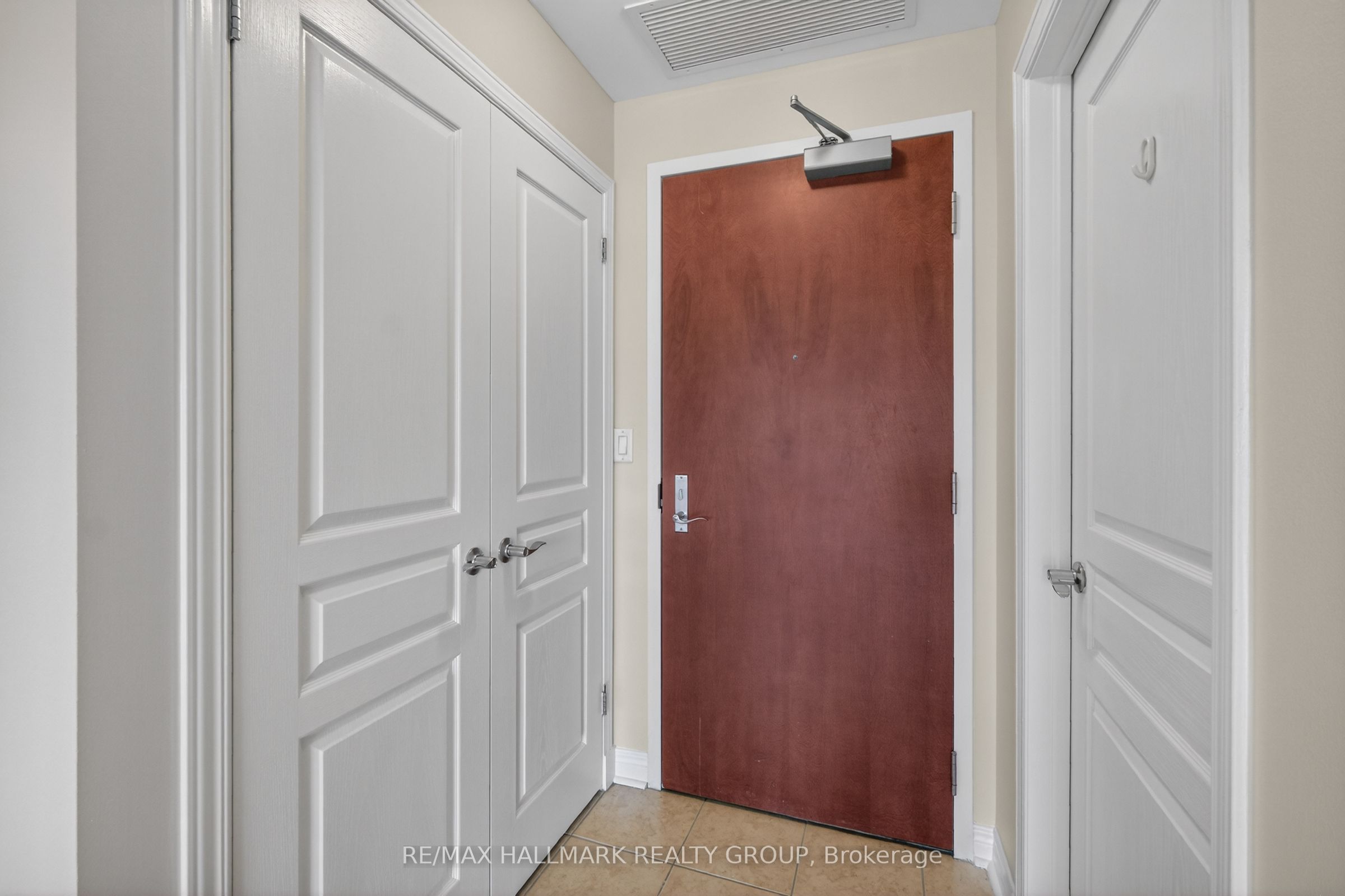 1005 Beauparc Private 301 Property Photo 8