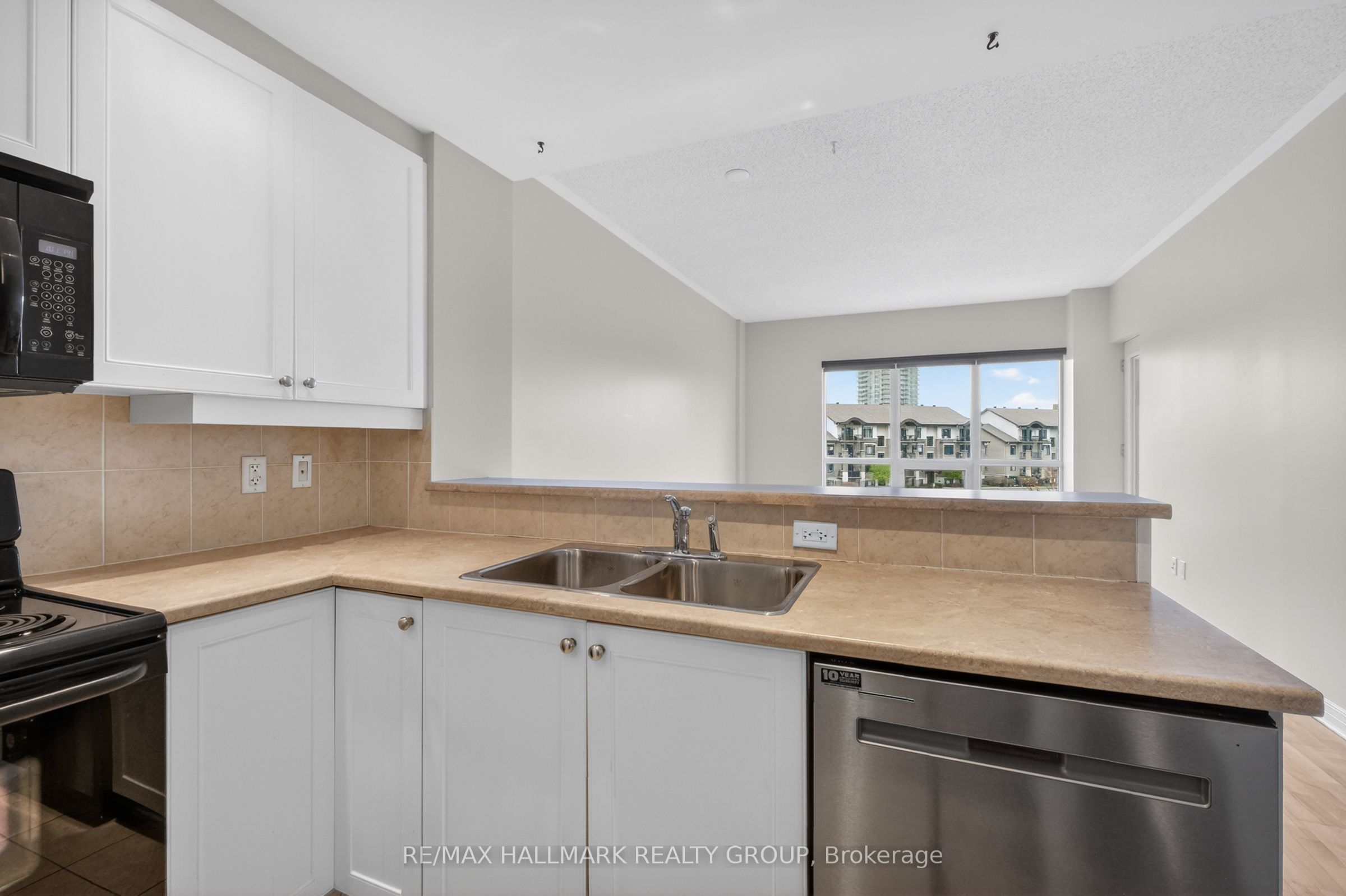 1005 Beauparc Private 301 Property Photo 21