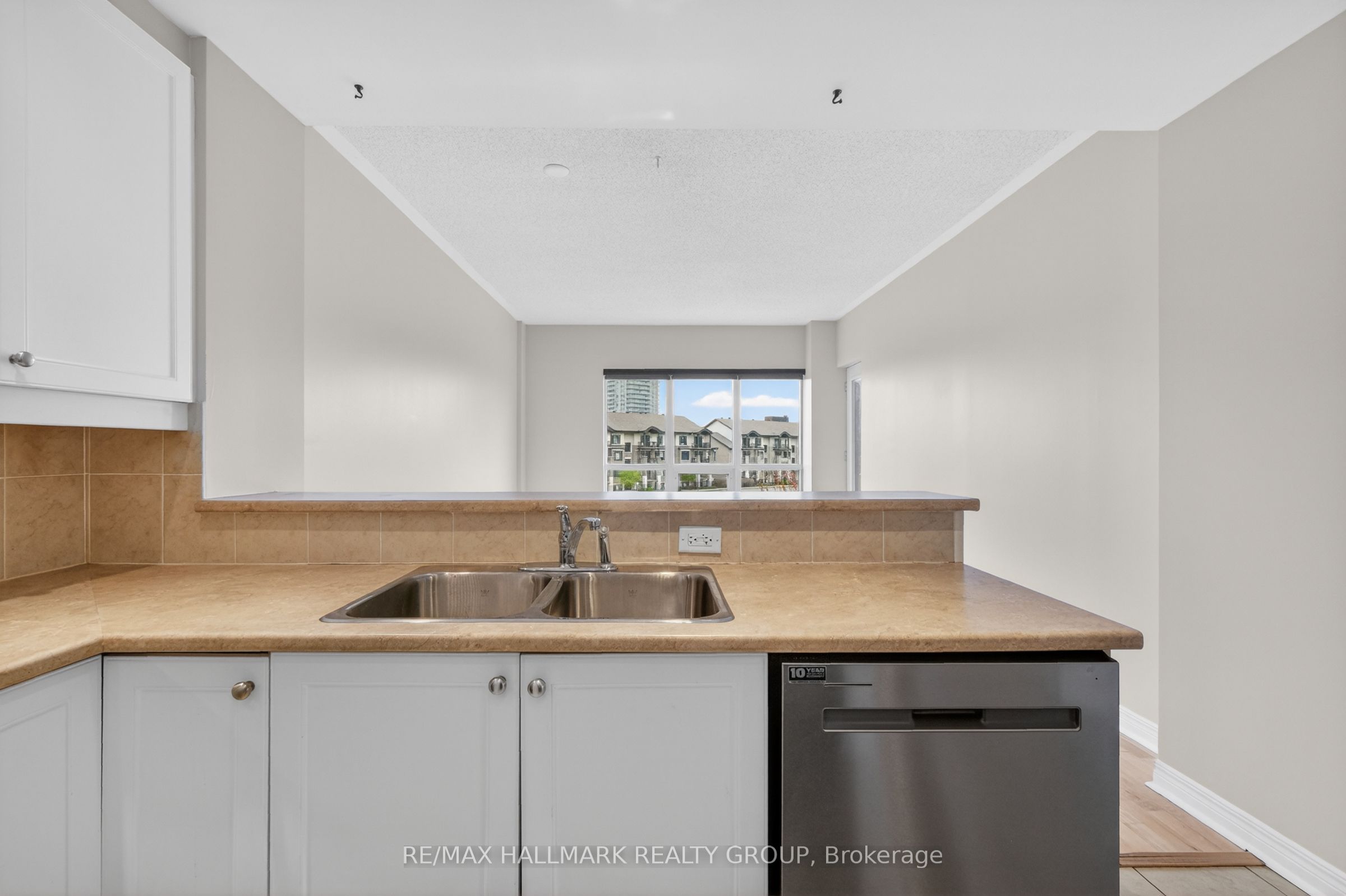1005 Beauparc Private 301 Property Photo 24