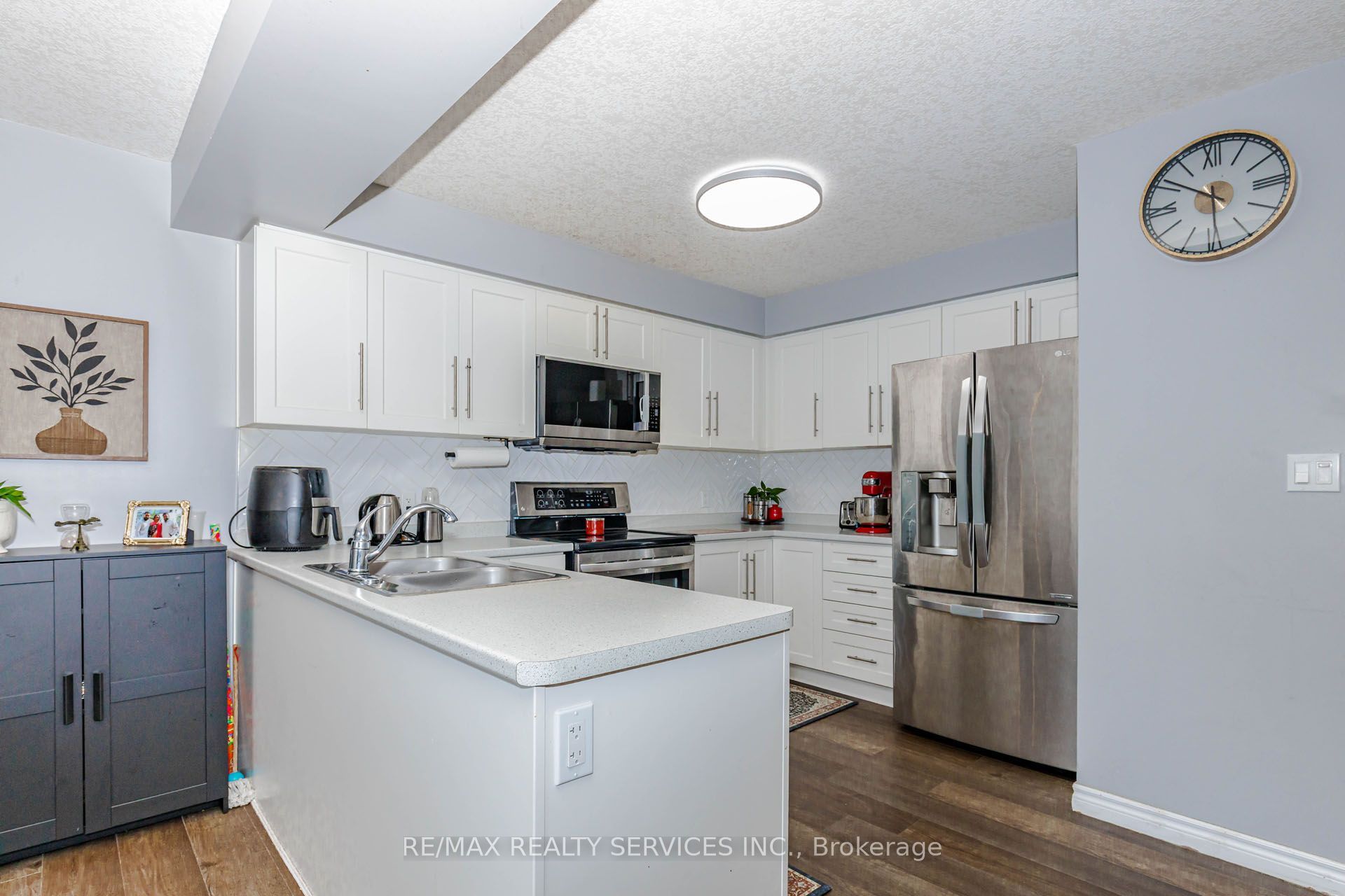 1561 Dunkirk Avenue Property Photo 7