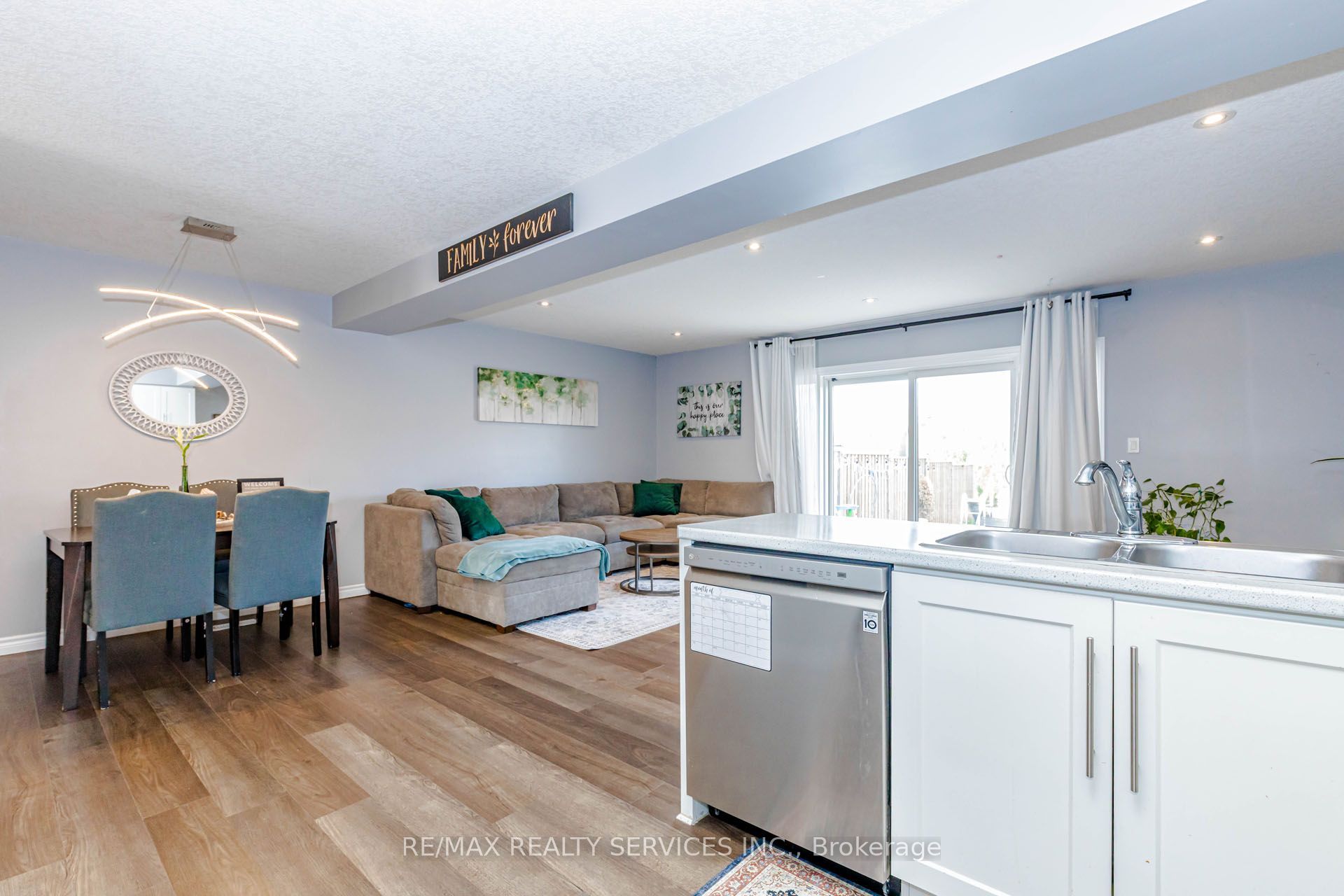 1561 Dunkirk Avenue Property Photo 10