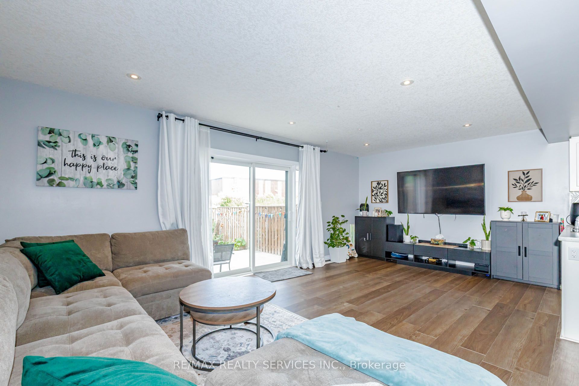 1561 Dunkirk Avenue Property Photo 15