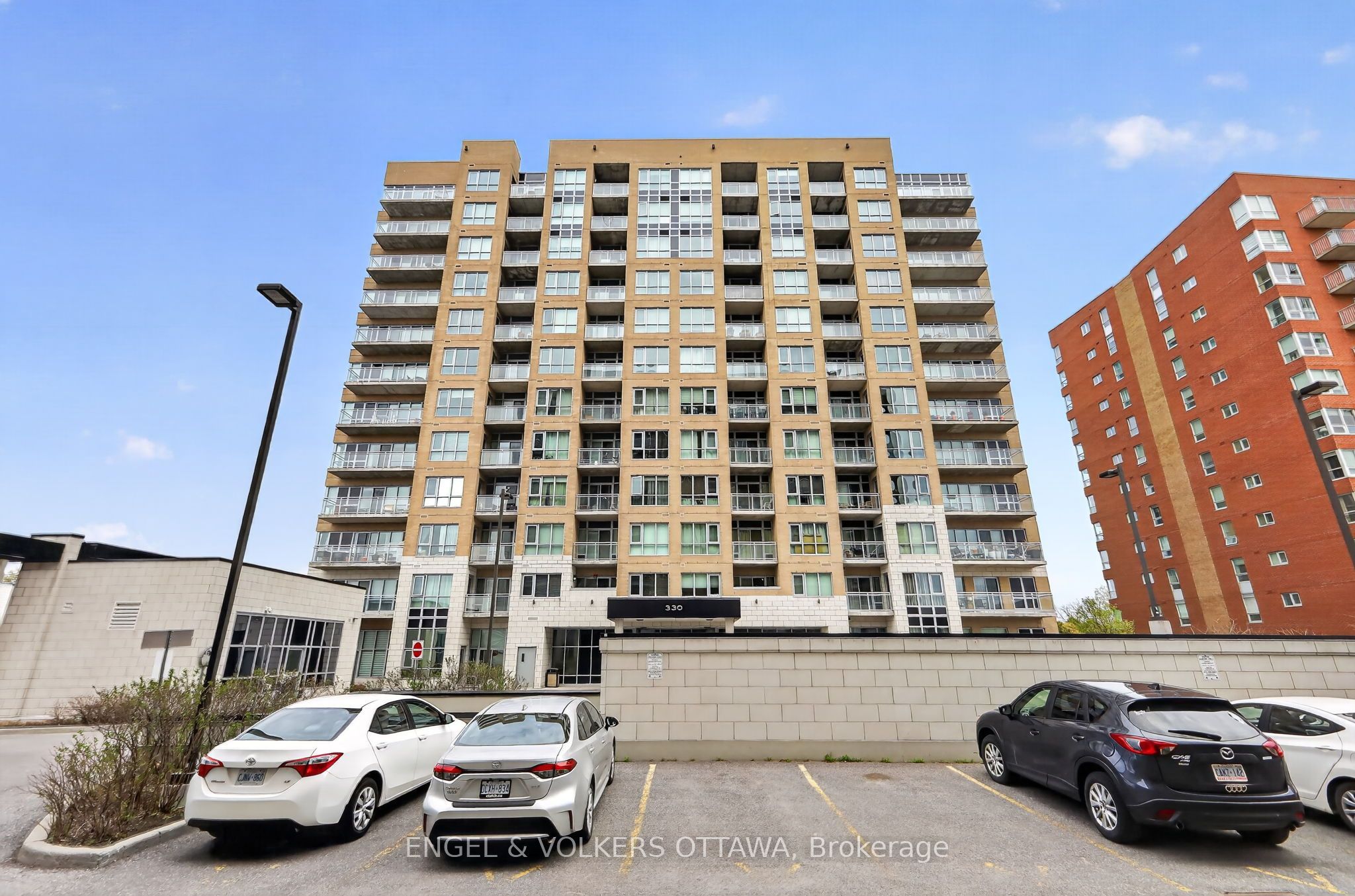330 Titan Private 711 Property Photo 2