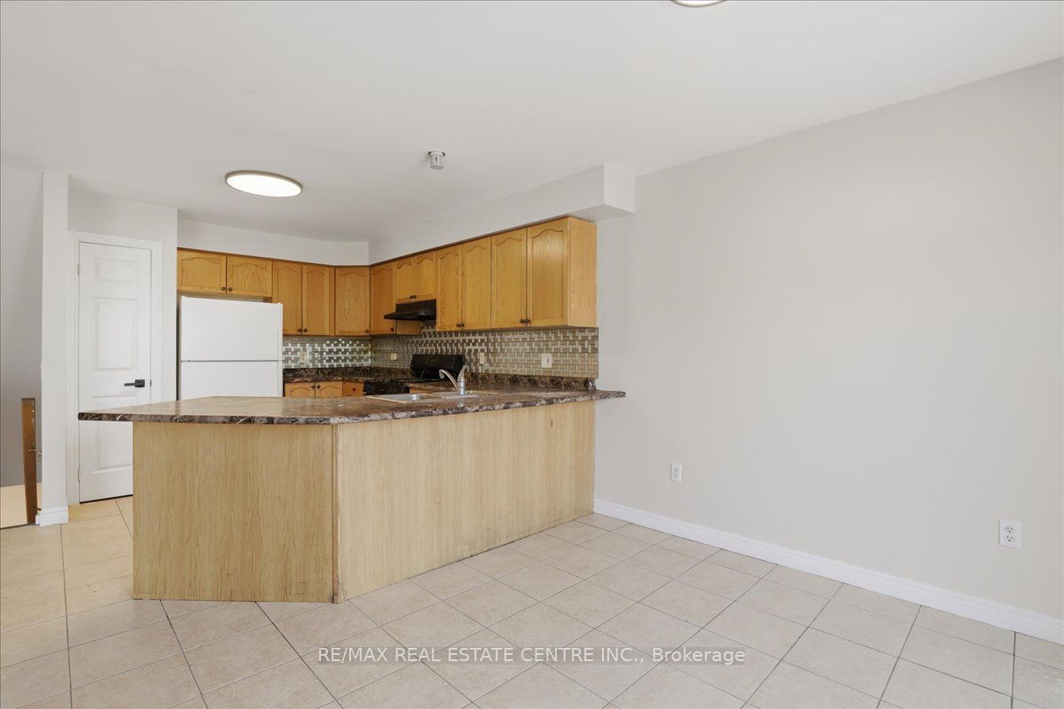 43 Decaro Crescent Property Photo 7