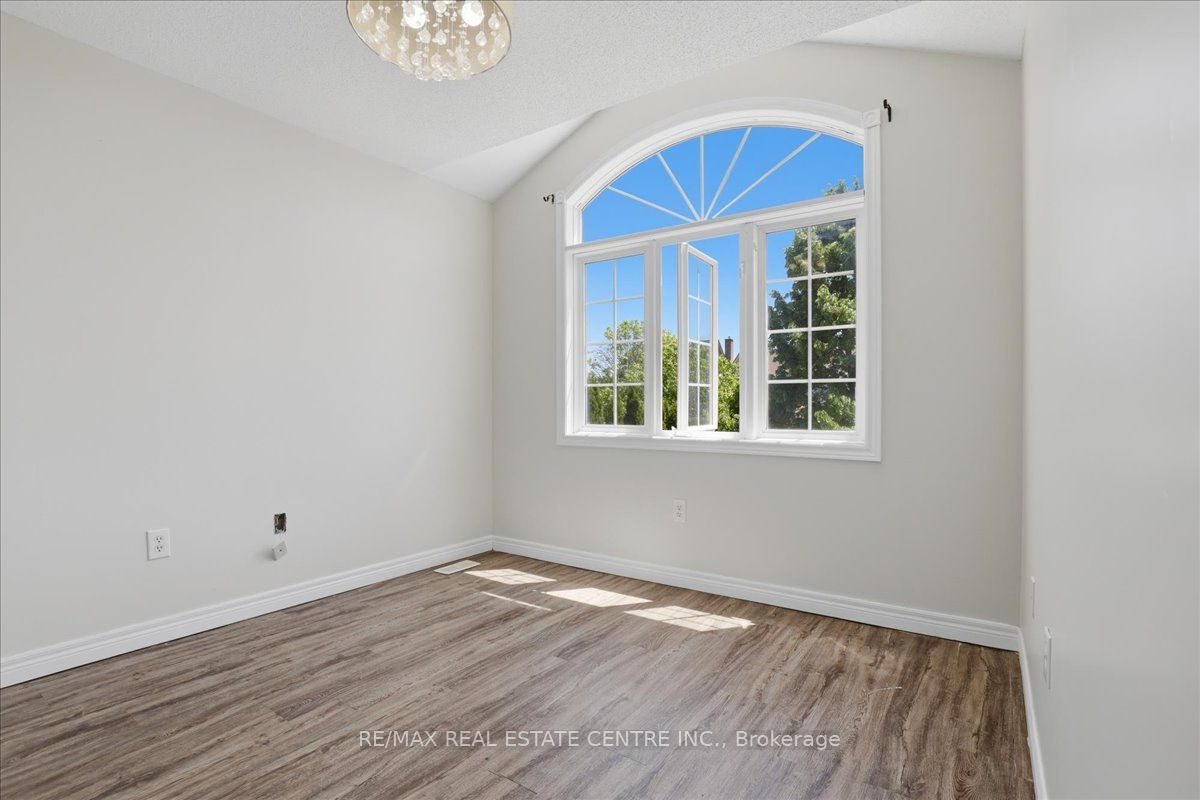 43 Decaro Crescent Property Photo 30