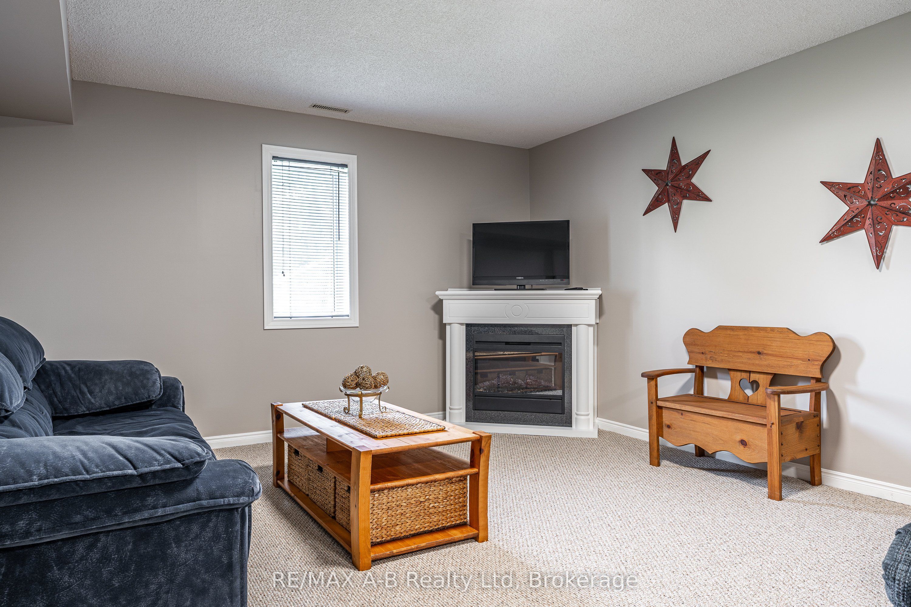 6 Hillside Court Property Photo 32