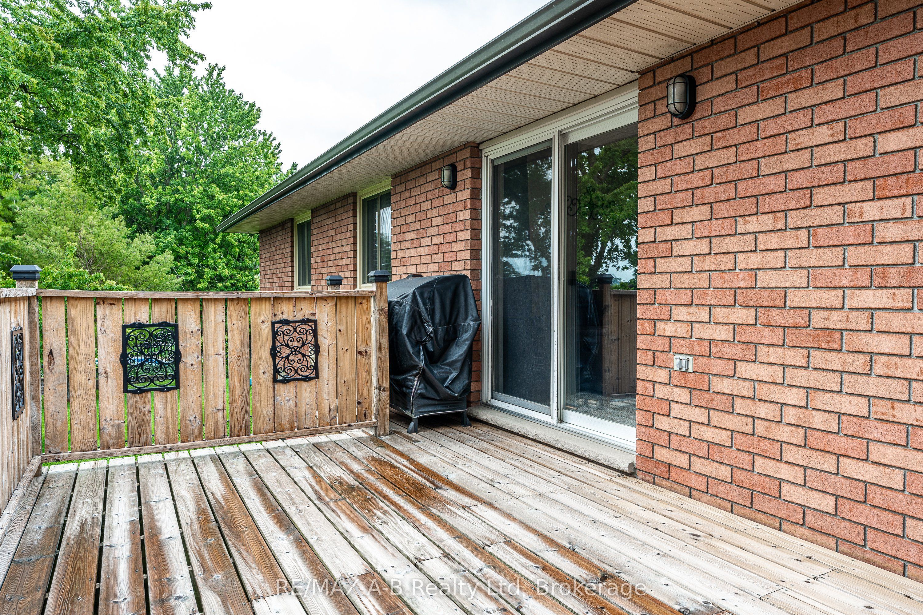 6 Hillside Court Property Photo 39