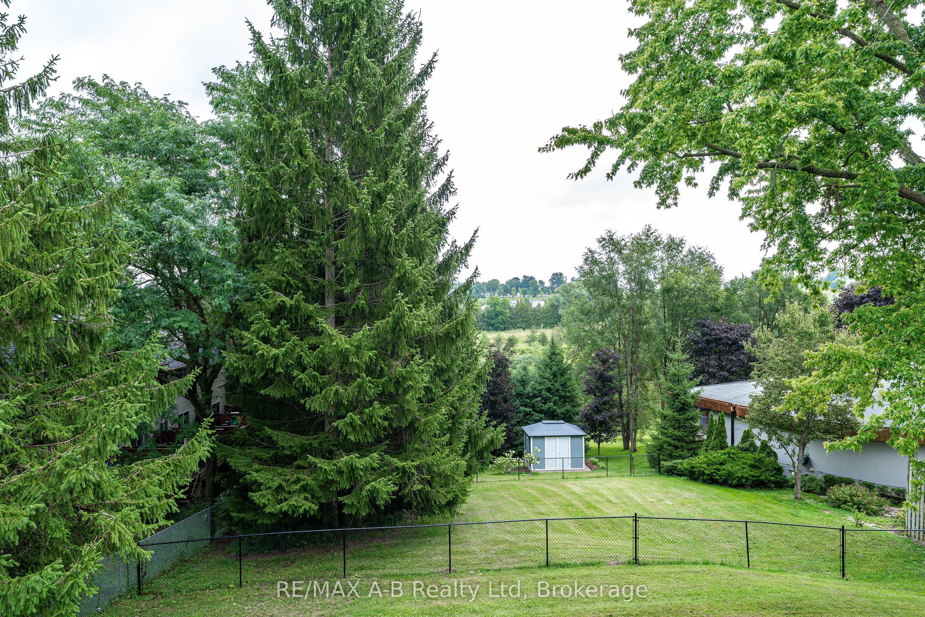 6 Hillside Court Property Photo 40