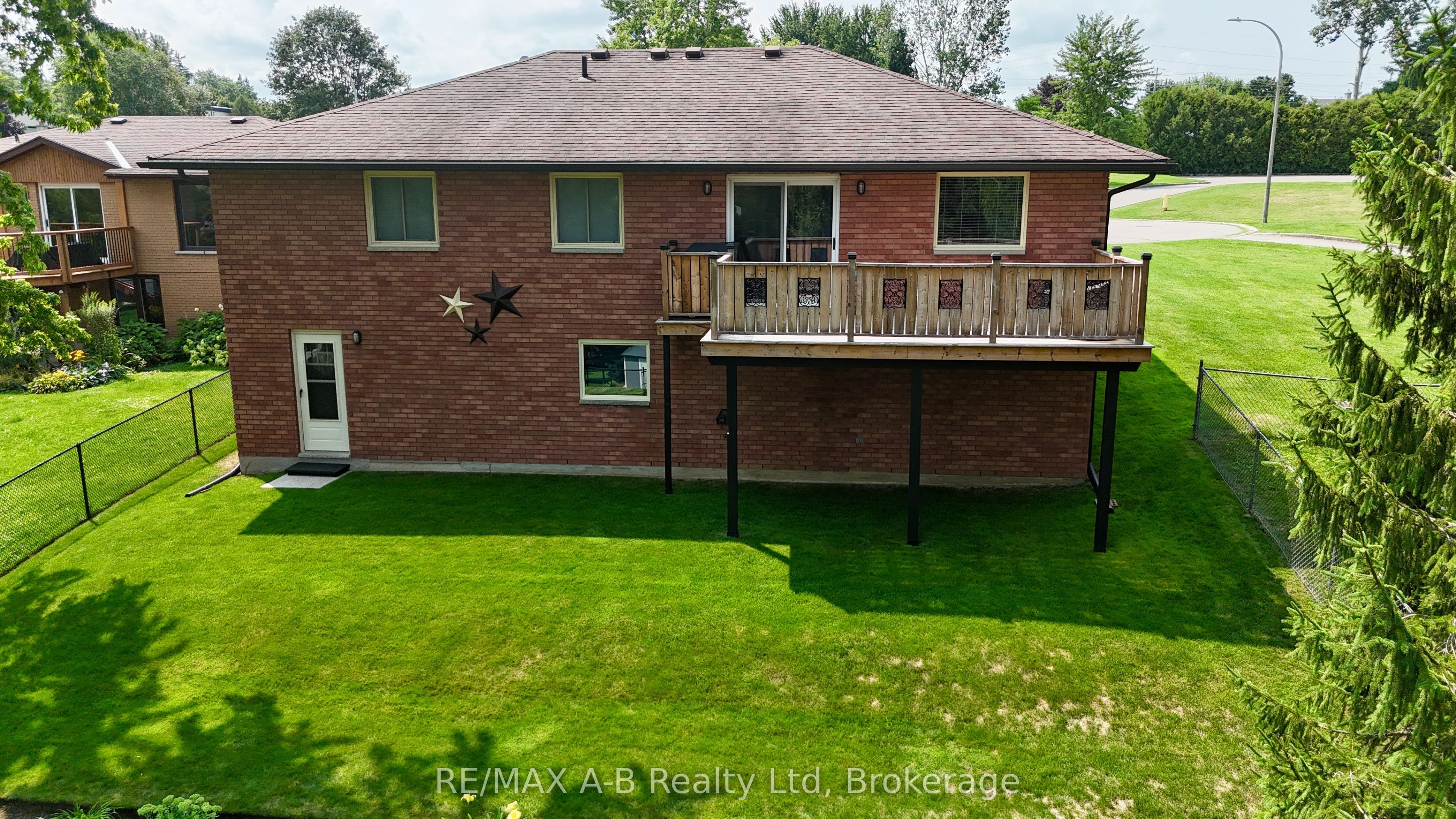 6 Hillside Court Property Photo 41