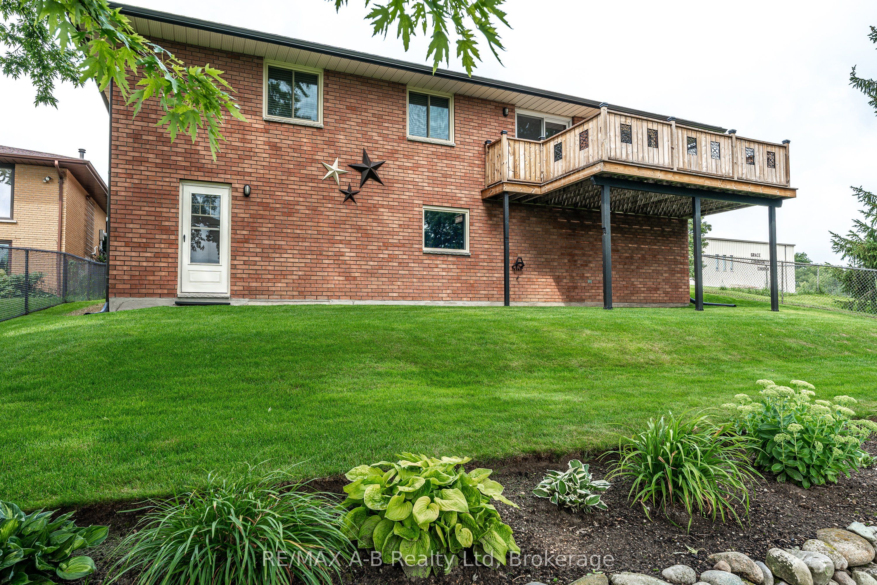 6 Hillside Court Property Photo 42