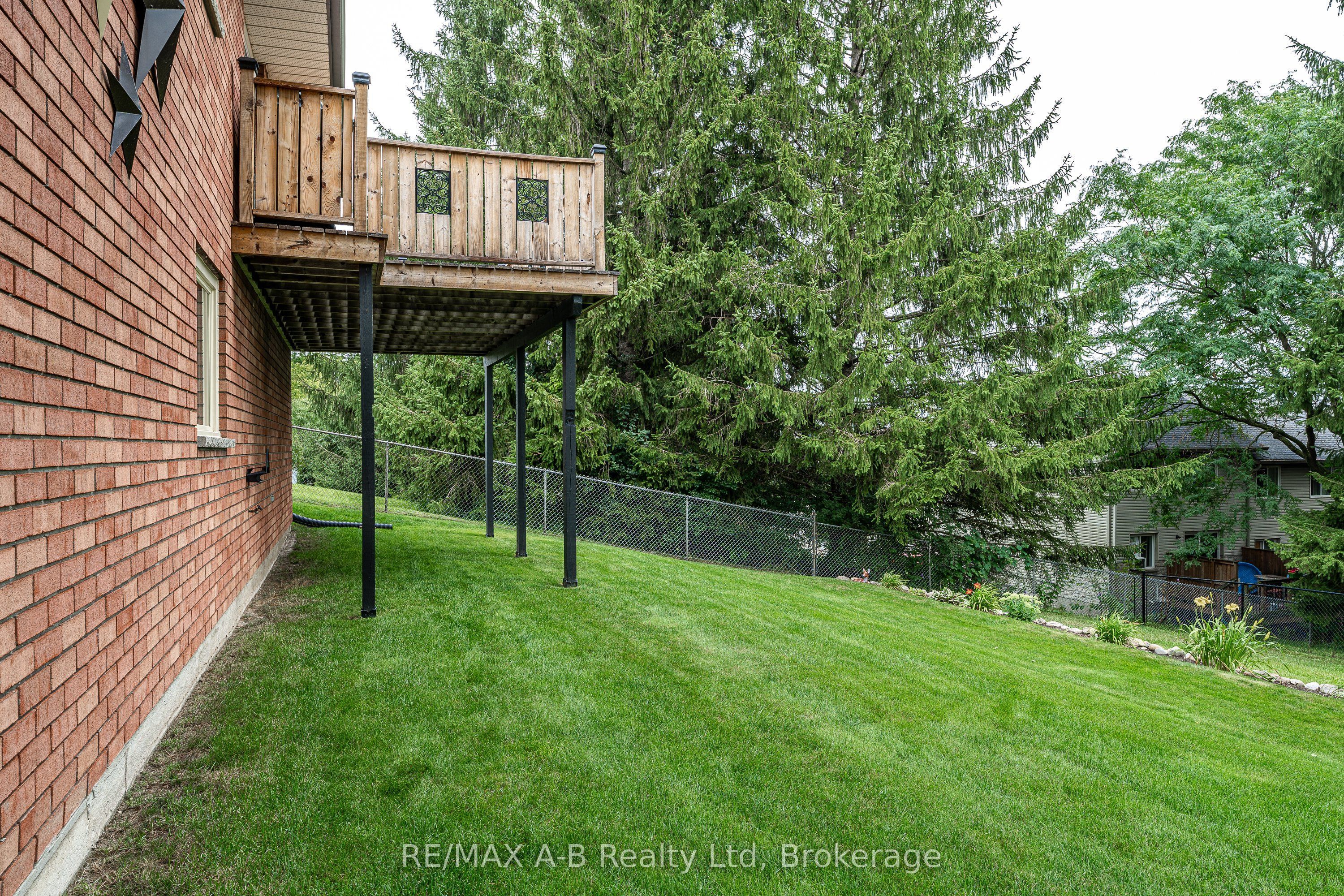 6 Hillside Court Property Photo 44