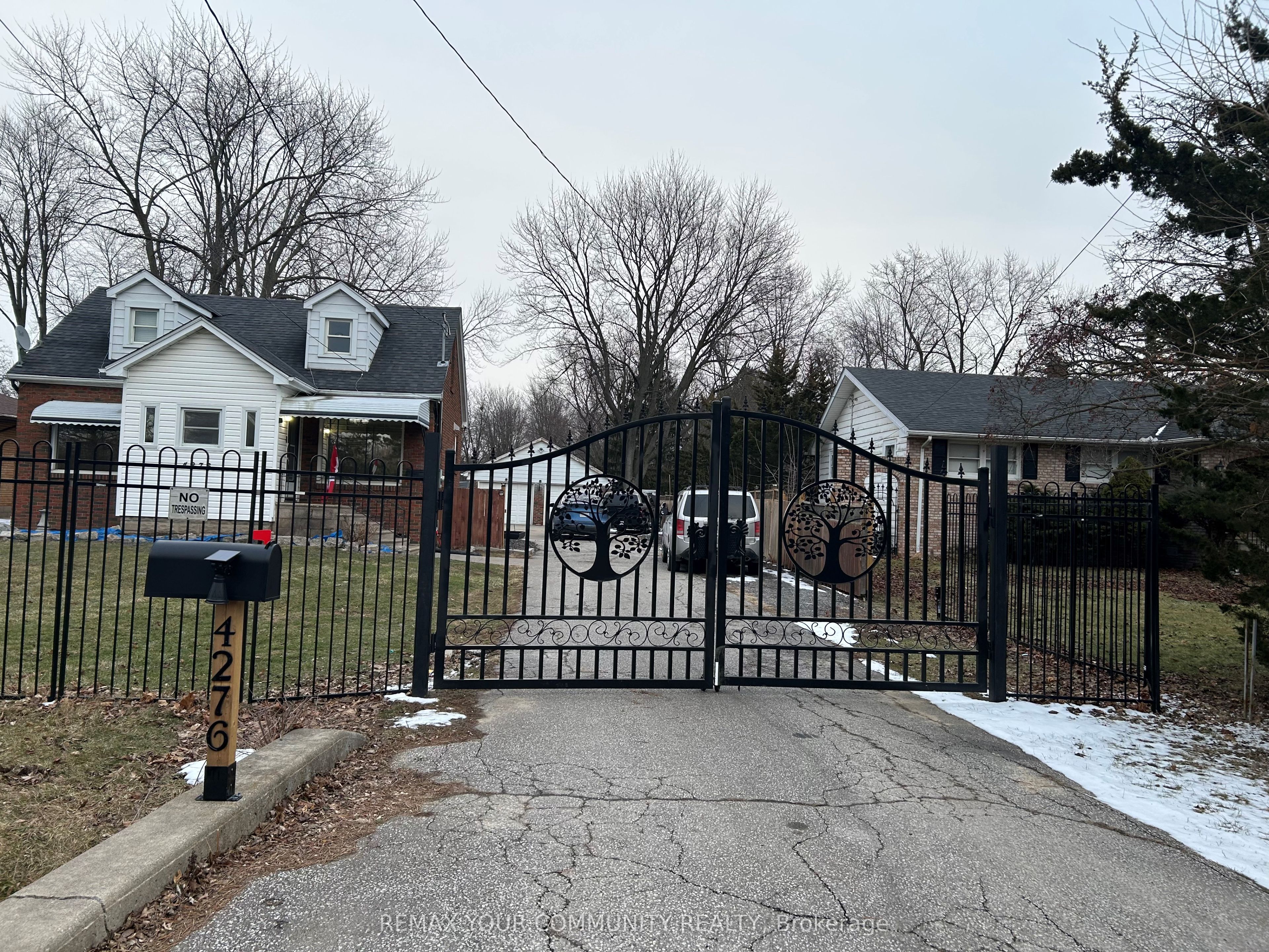 4276 Howard Avenue Property Photo 1