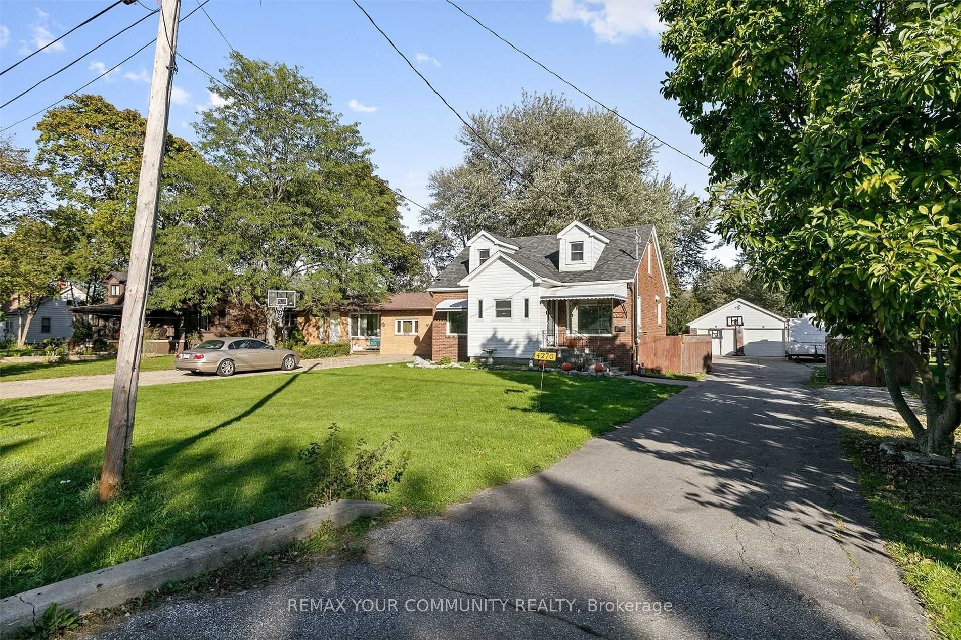 4276 Howard Avenue Property Photo 4