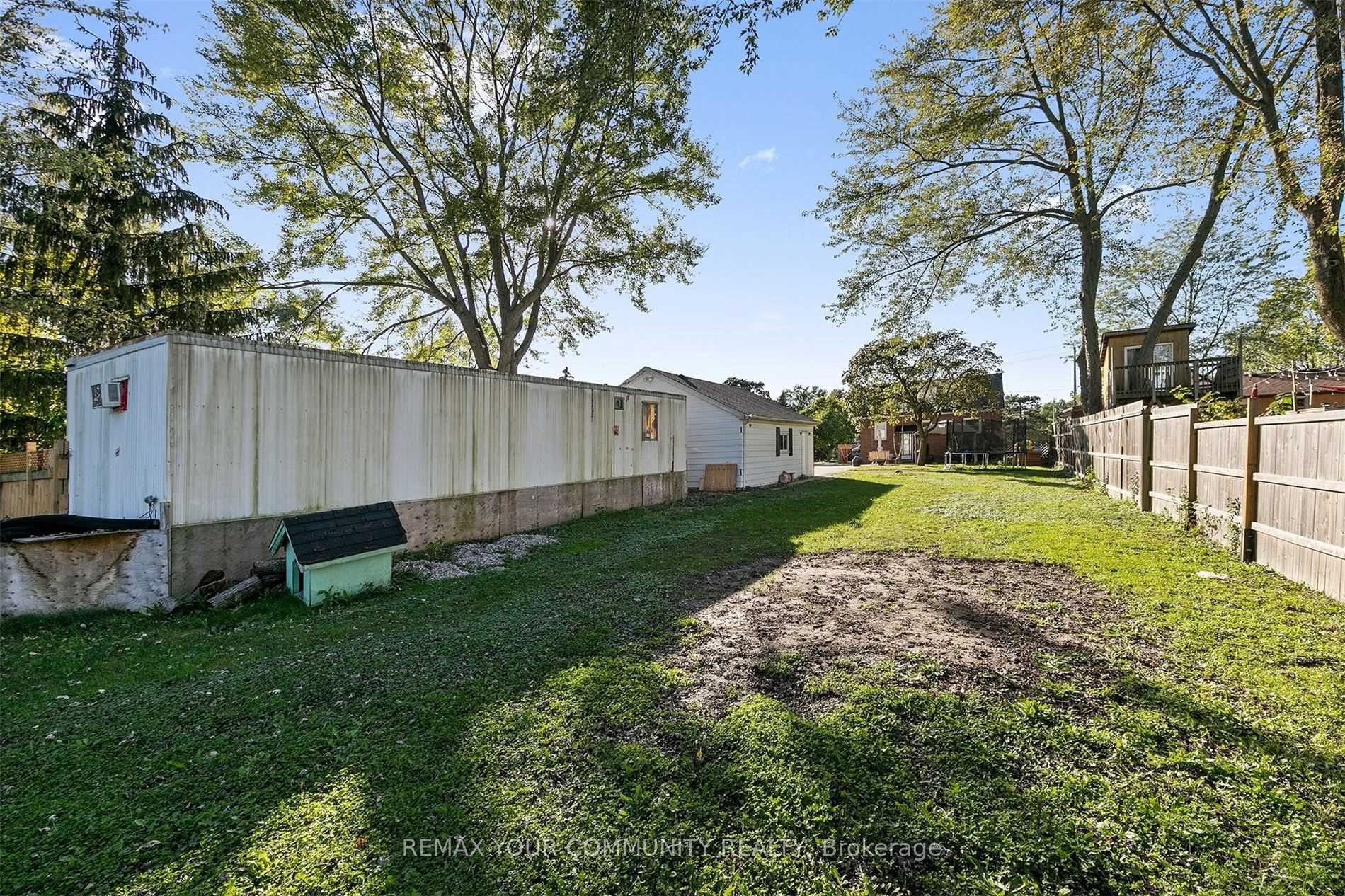 4276 Howard Avenue Property Photo 27