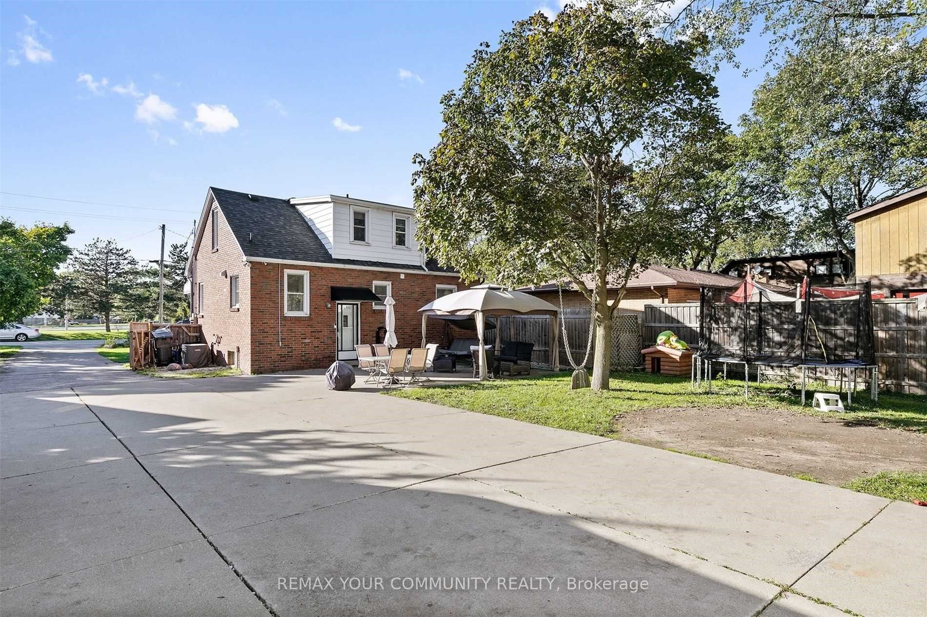 4276 Howard Avenue Property Photo 28