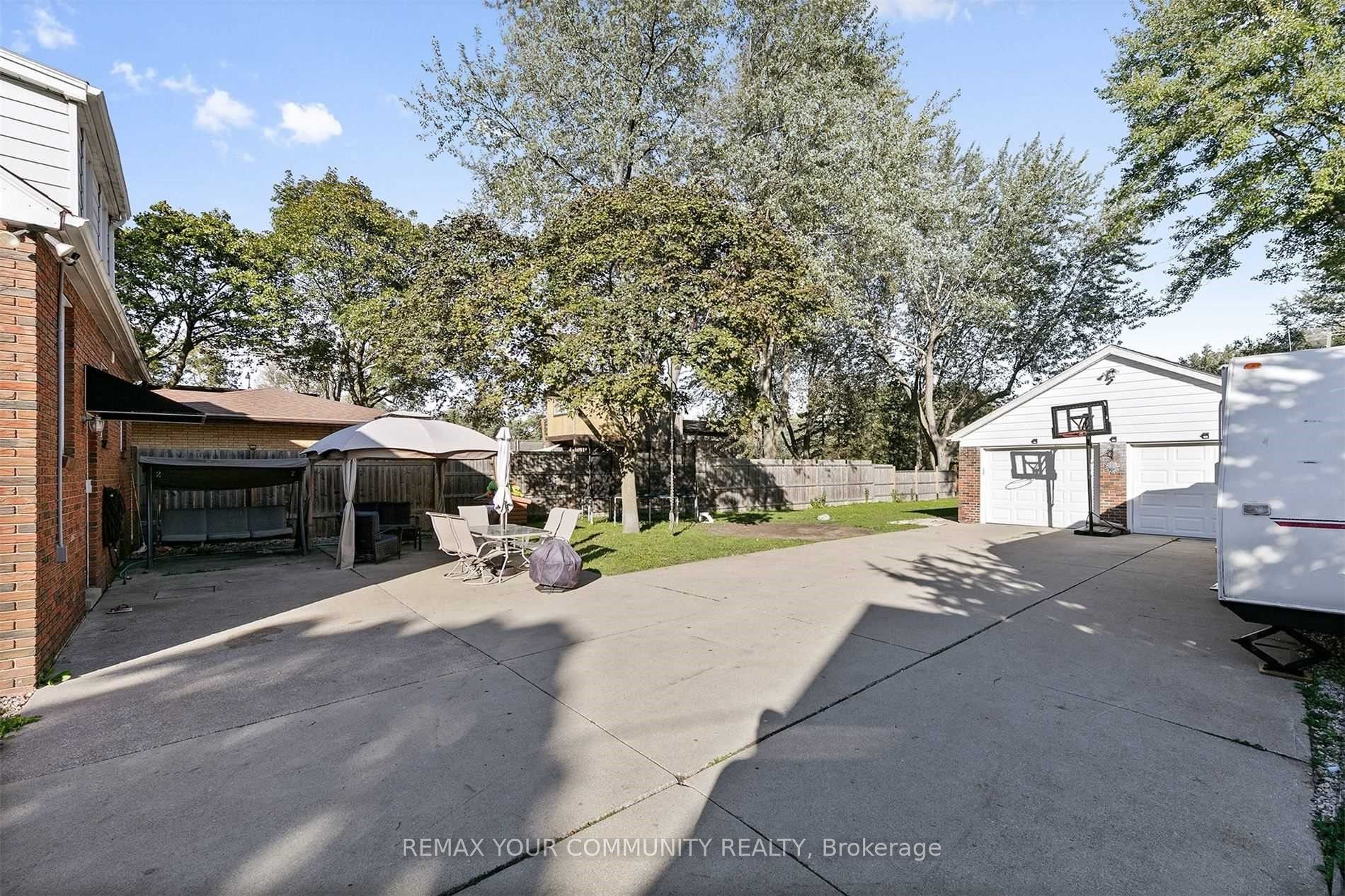 4276 Howard Avenue Property Photo 29