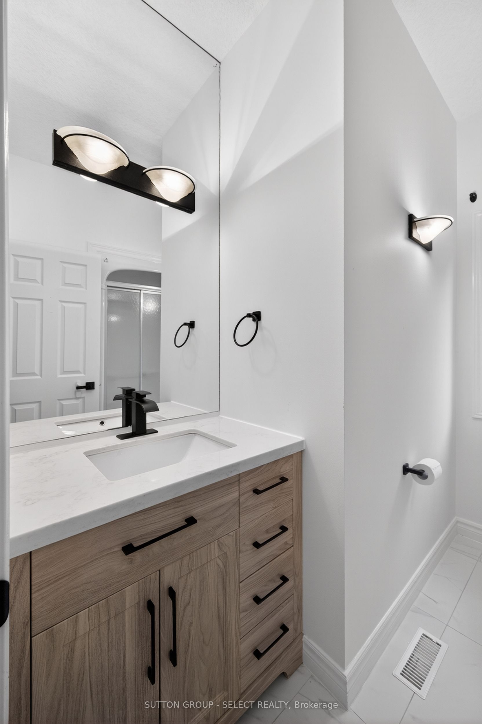 135 Plane Tree Drive Property Photo 8