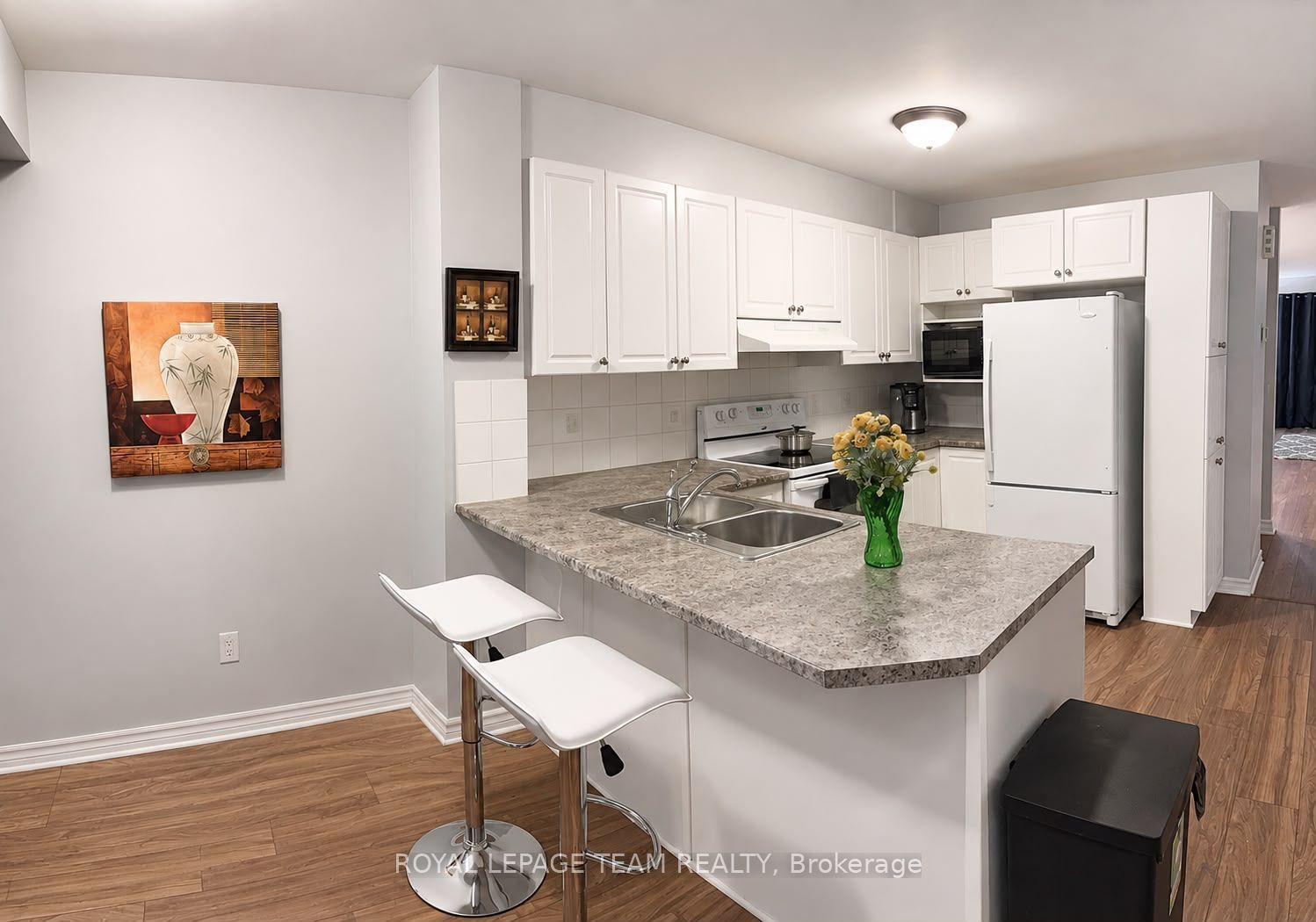 100 Brentmore Private Property Photo 8