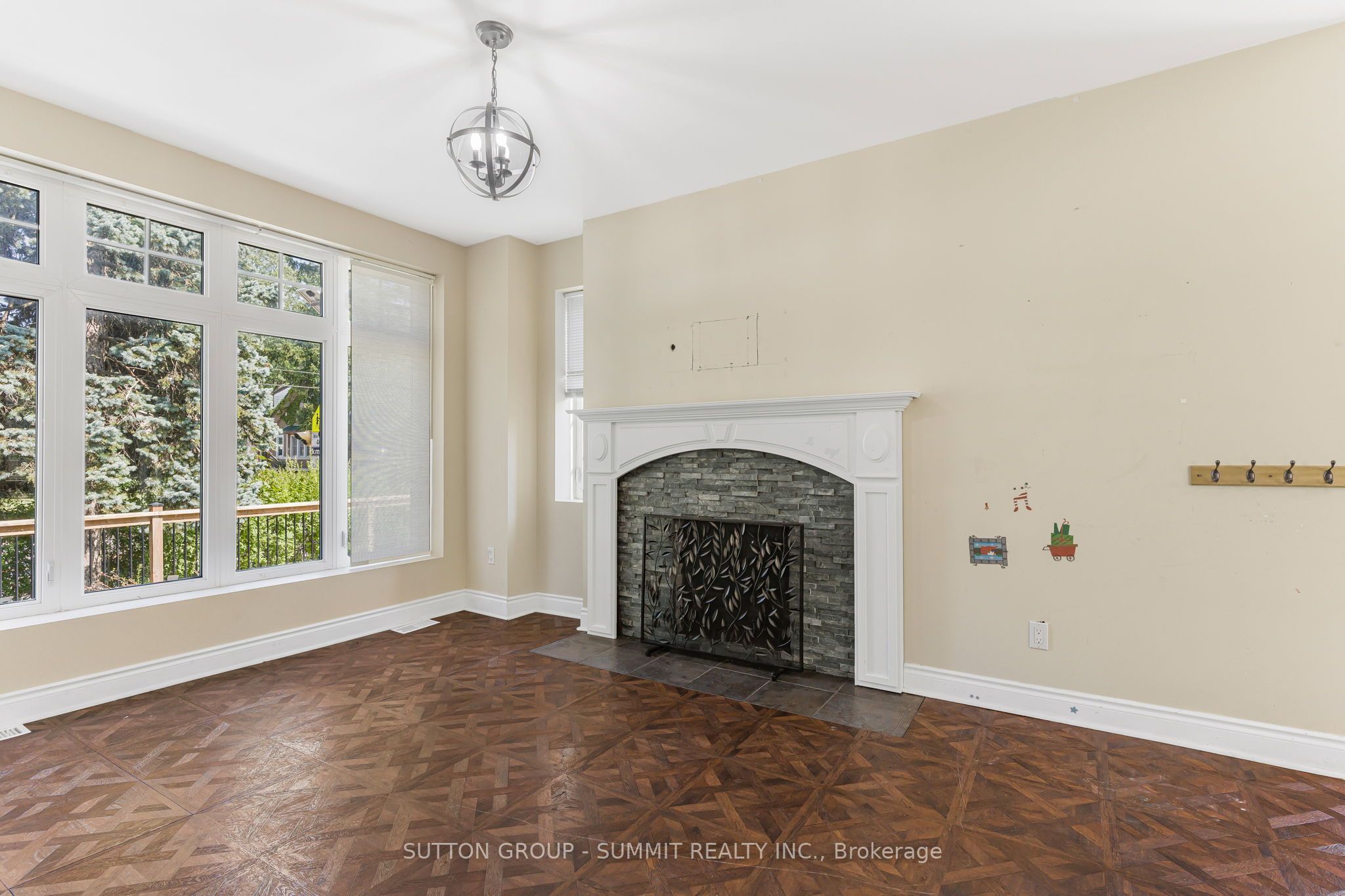 403 Niagara Street Property Photo 5