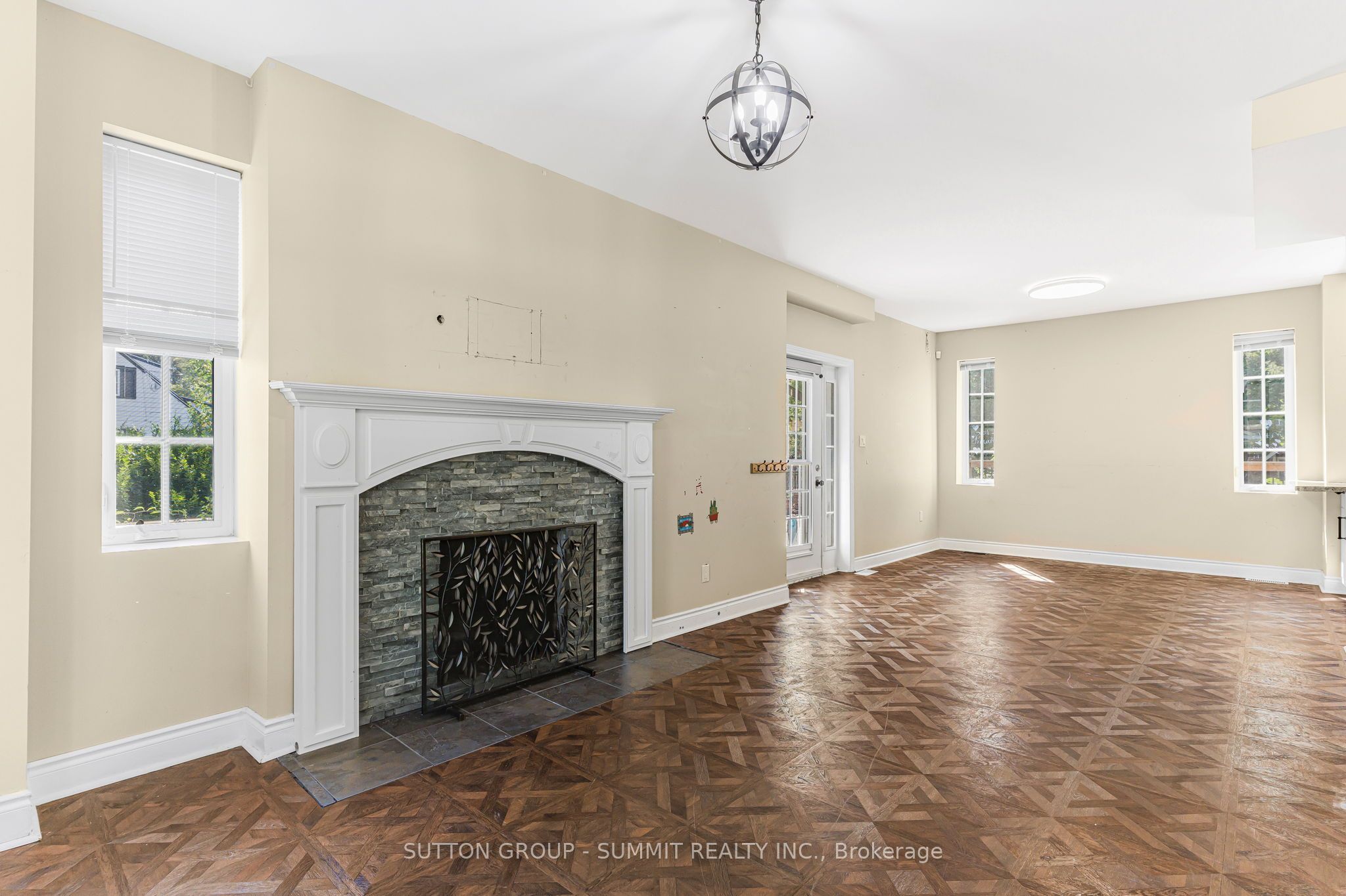 403 Niagara Street Property Photo 6