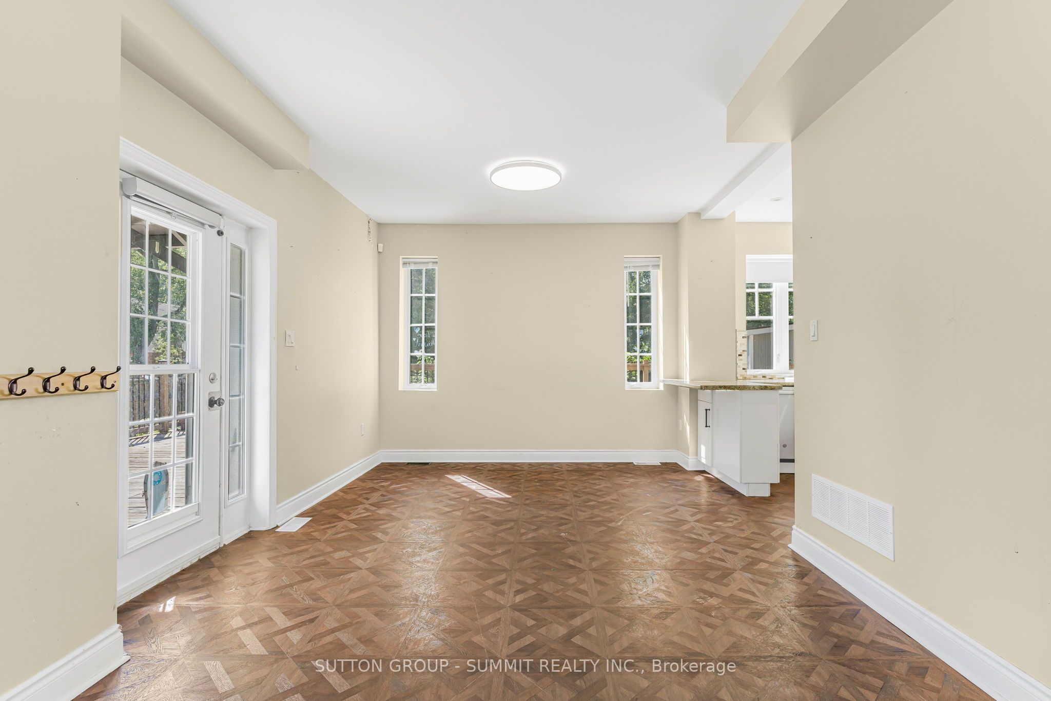 403 Niagara Street Property Photo 7