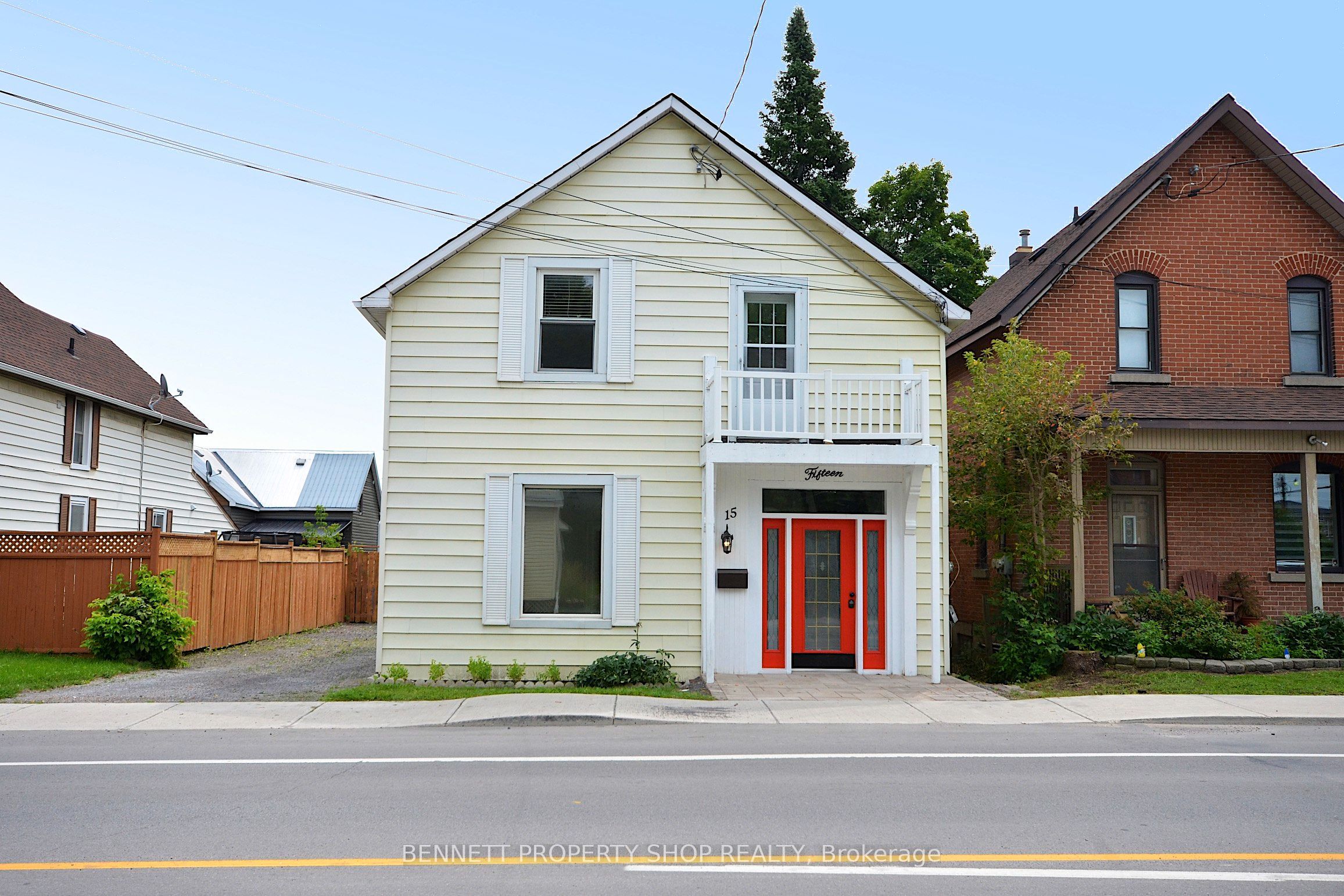 15 Daniel Street N Property Photo 1