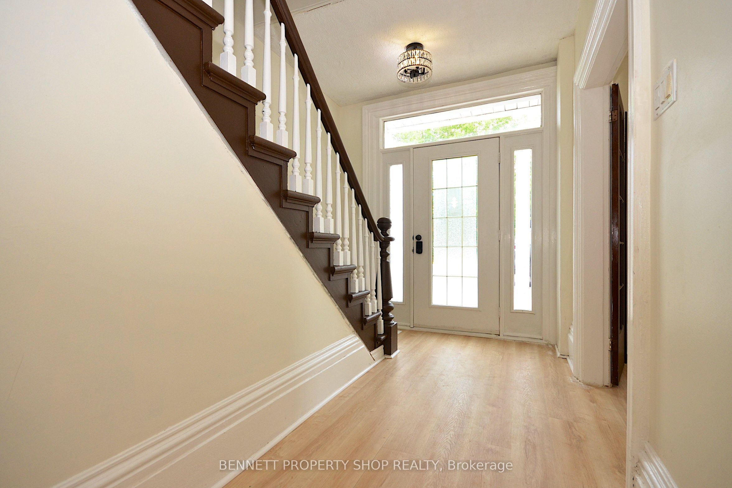 15 Daniel Street N Property Photo 2
