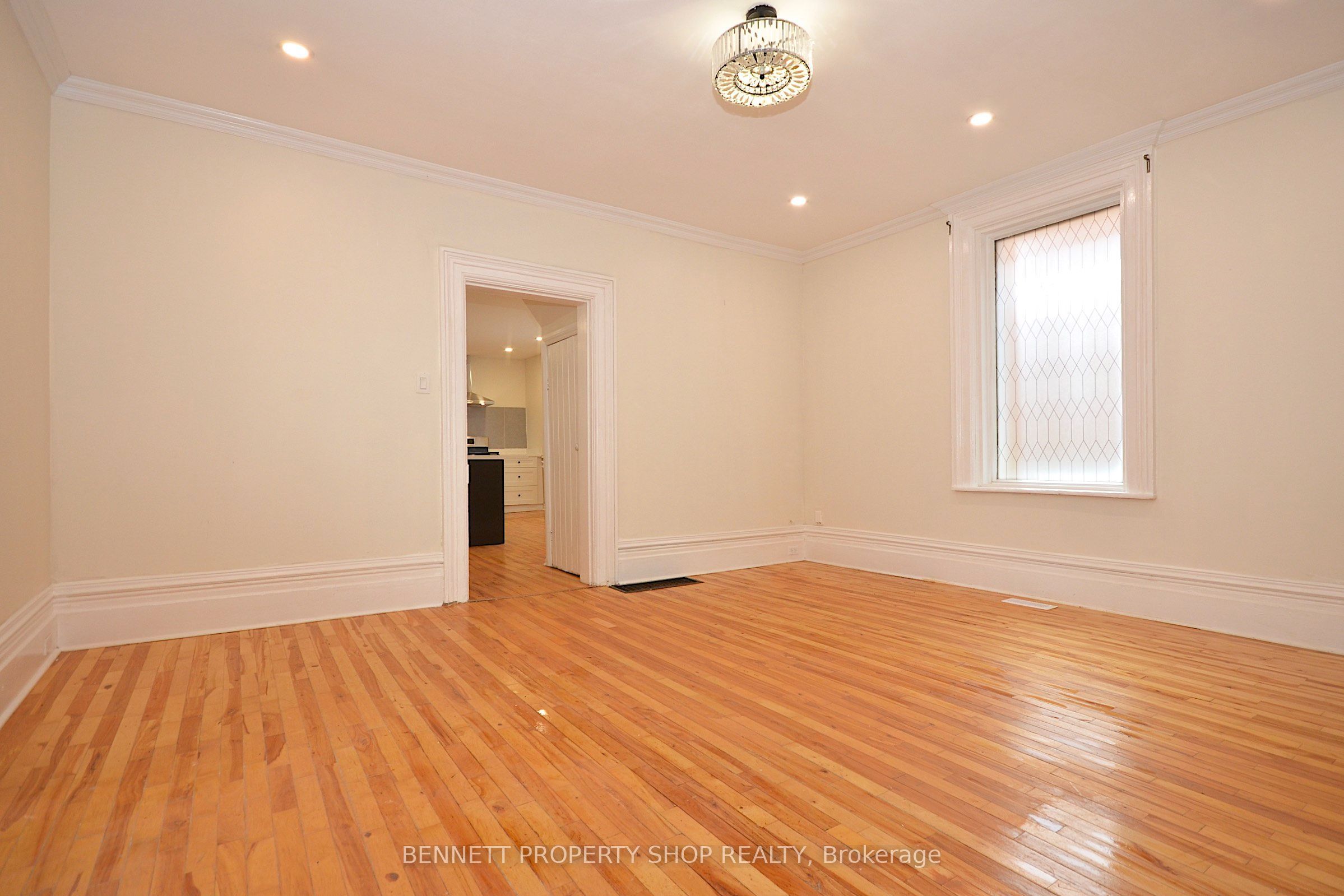 15 Daniel Street N Property Photo 9