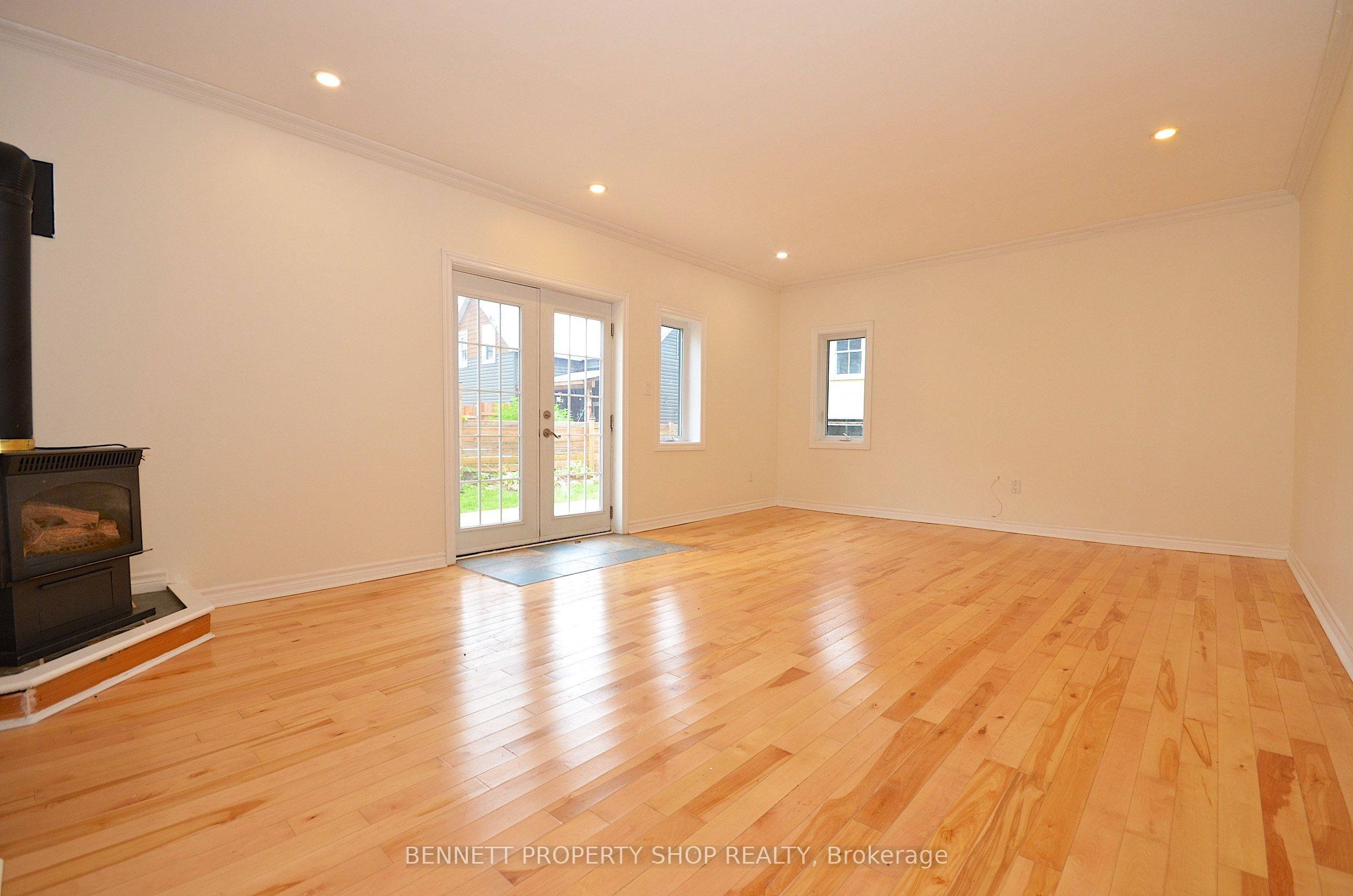 15 Daniel Street N Property Photo 16