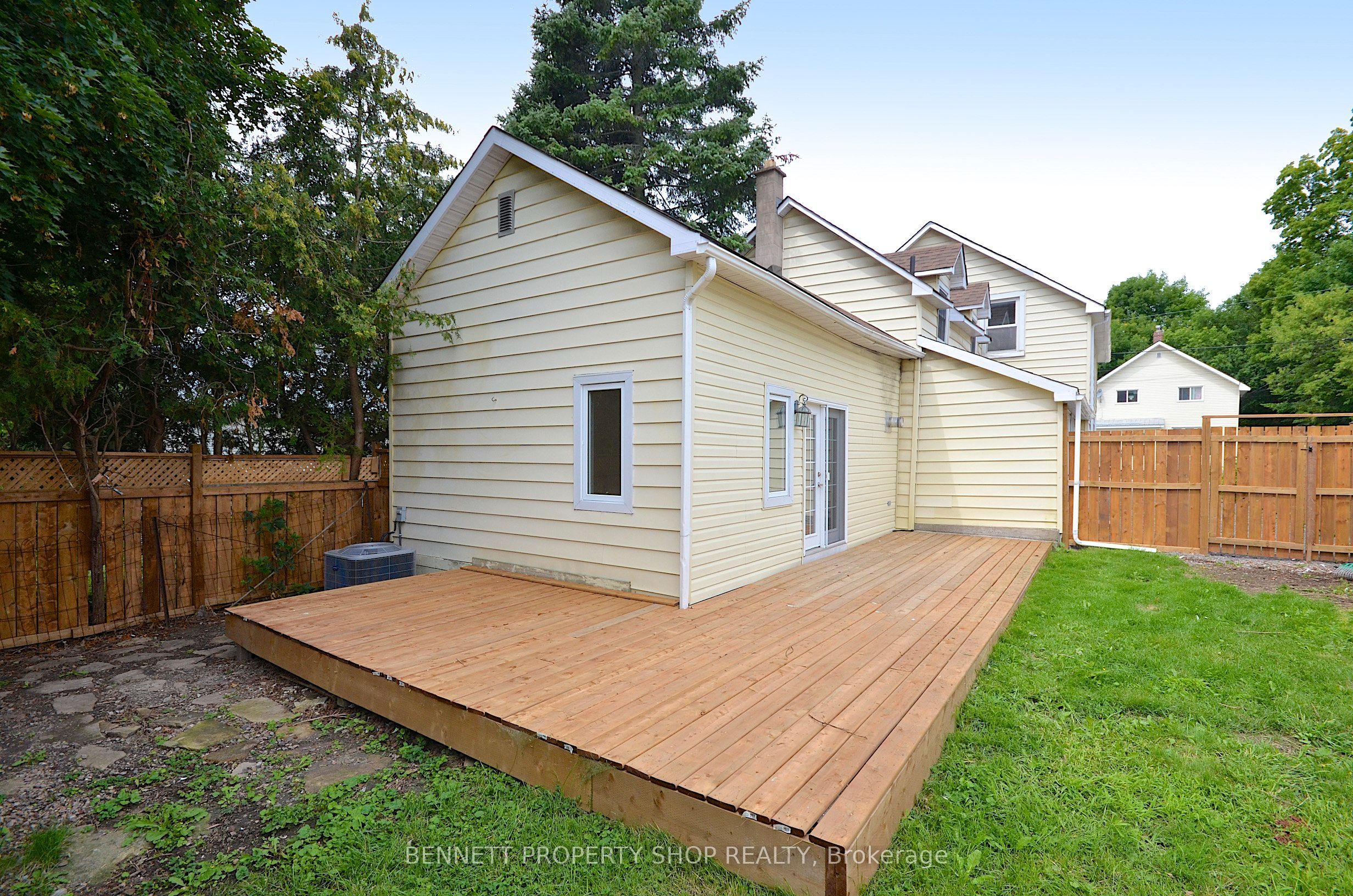 15 Daniel Street N Property Photo 34