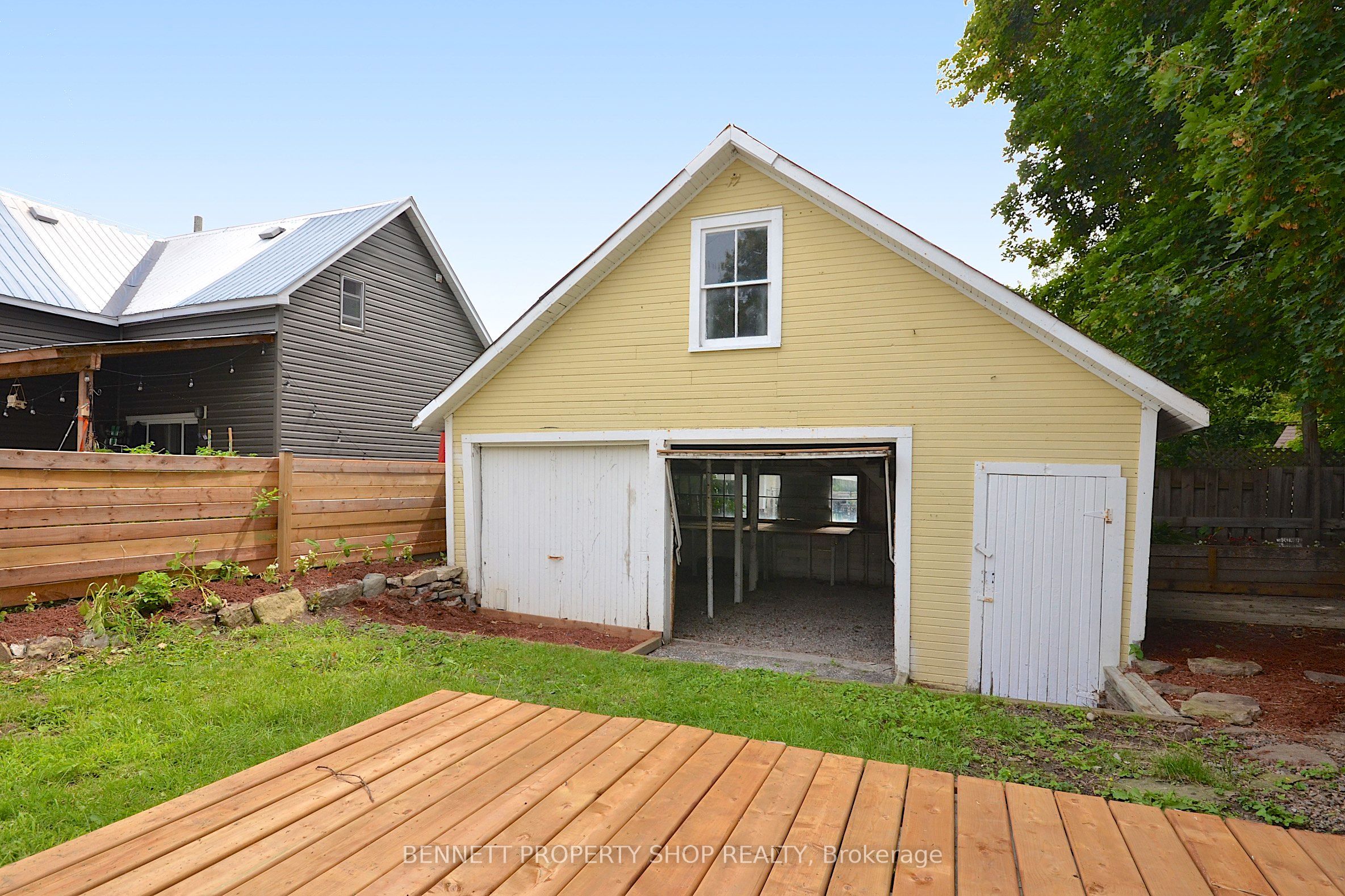 15 Daniel Street N Property Photo 38