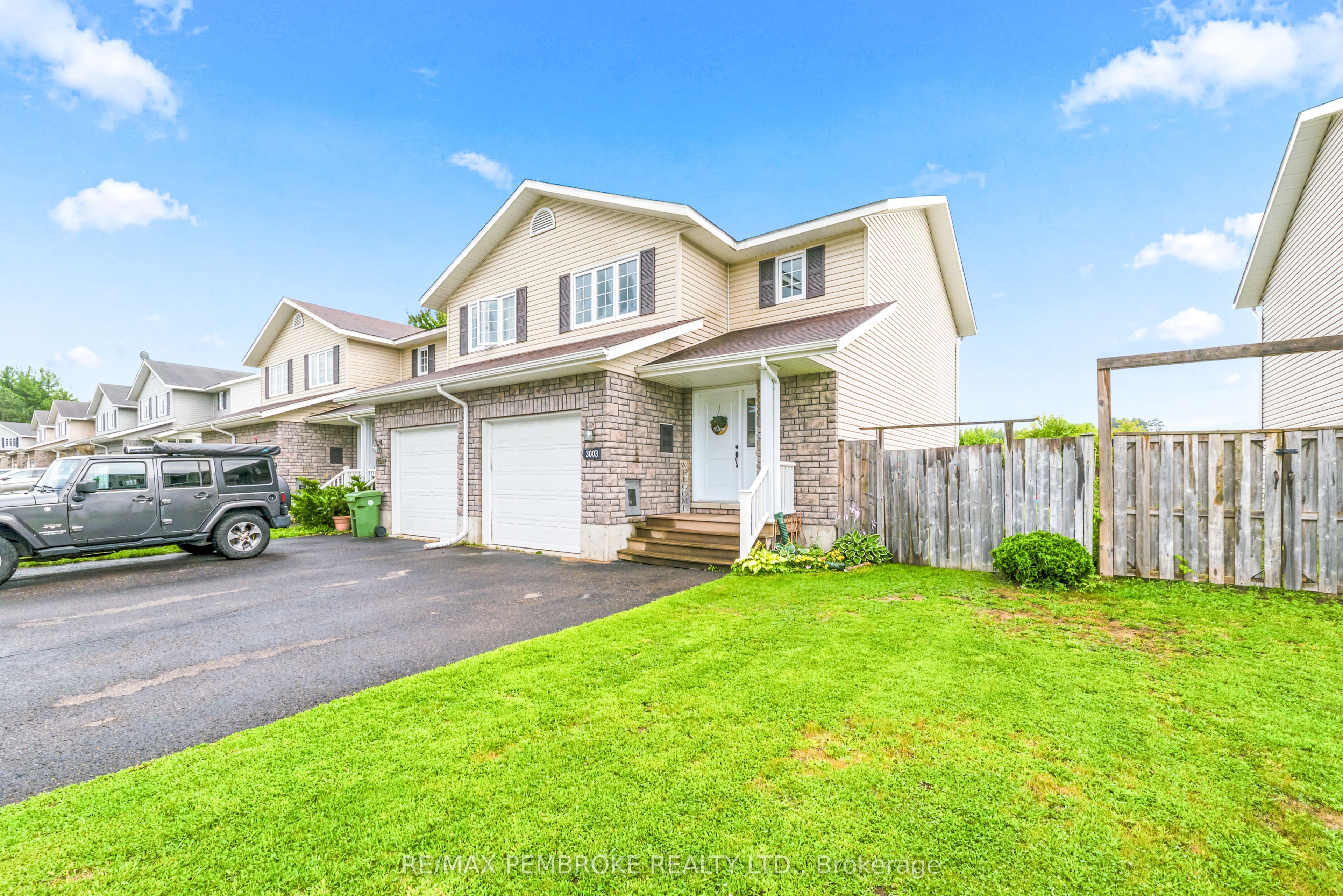 3003 Sandstone Crescent Property Photo 1